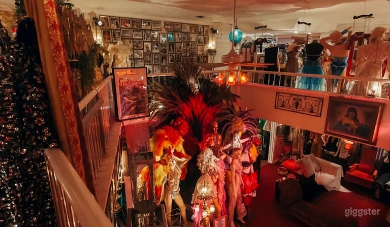  Fabulous Mansion with Mannequins in Las Vegas 