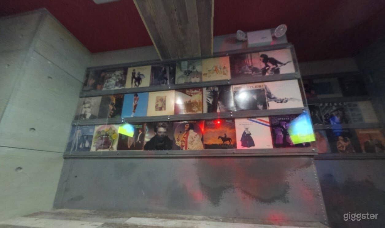 THE DYLAN ROOM Photo 2