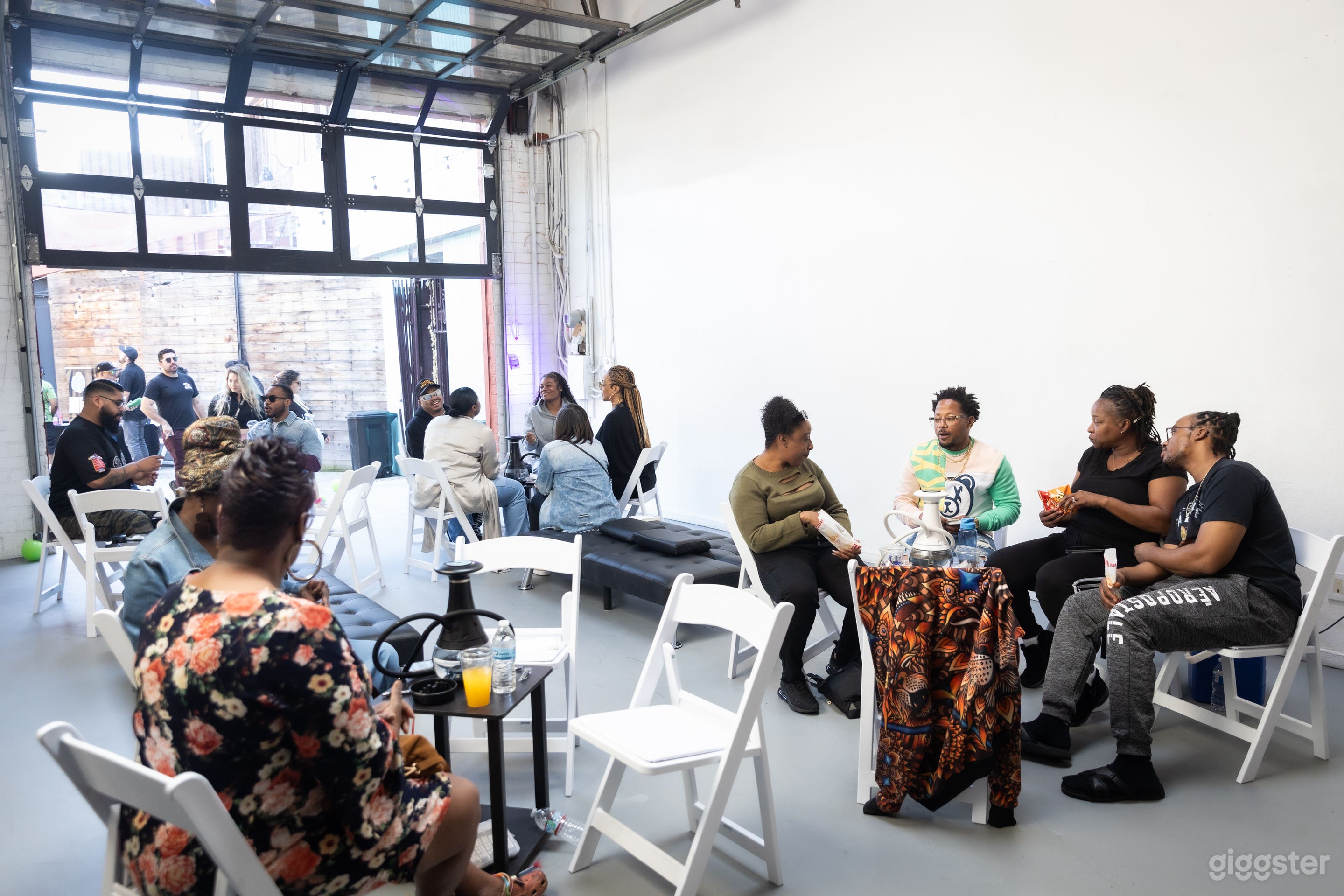  Urban Industrial Studio Oasis Photo 2