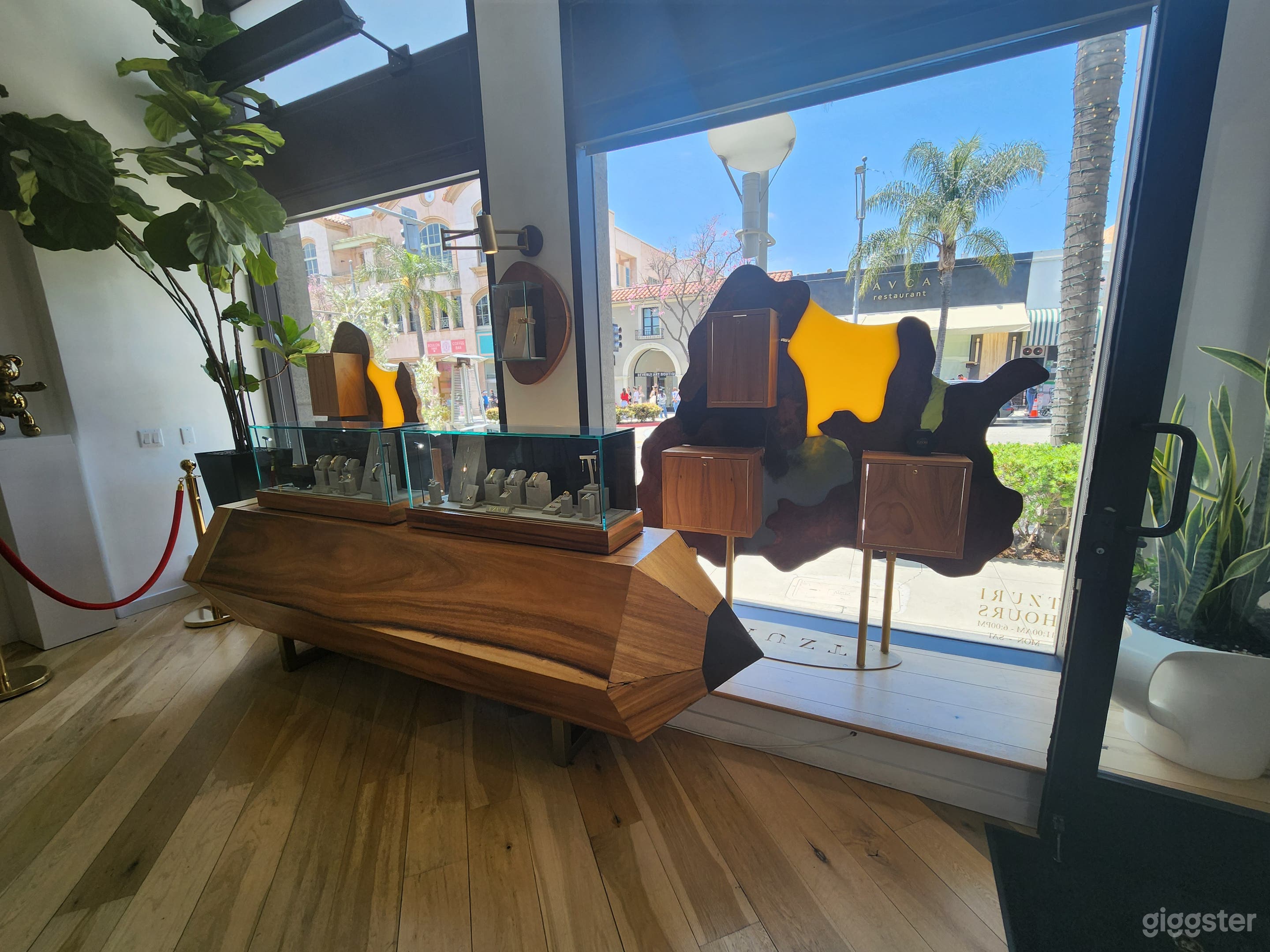 Exclusive Beverly Hills Luxury Jewelry Store Photo 1