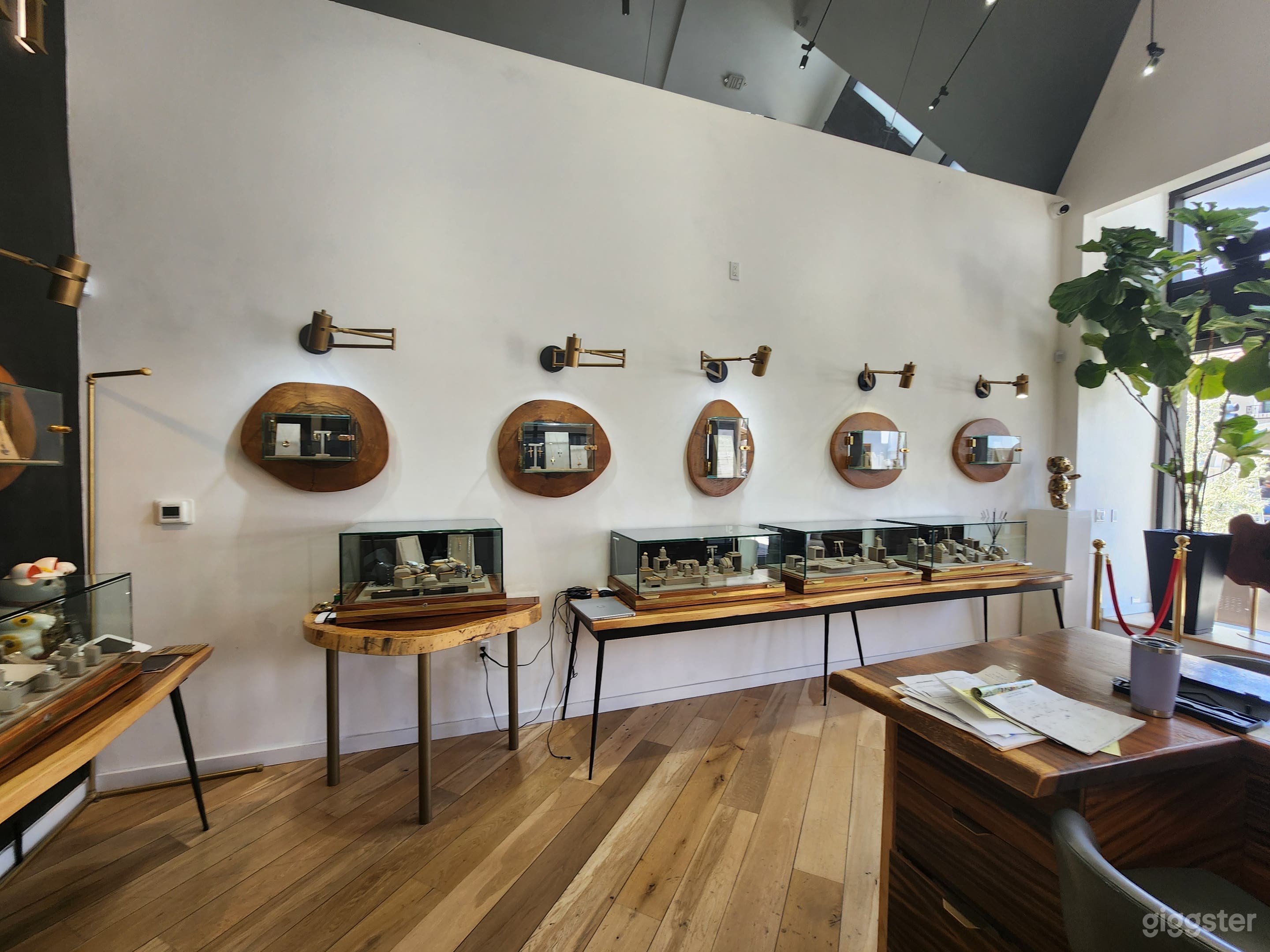 Exclusive Beverly Hills Luxury Jewelry Store Photo 4