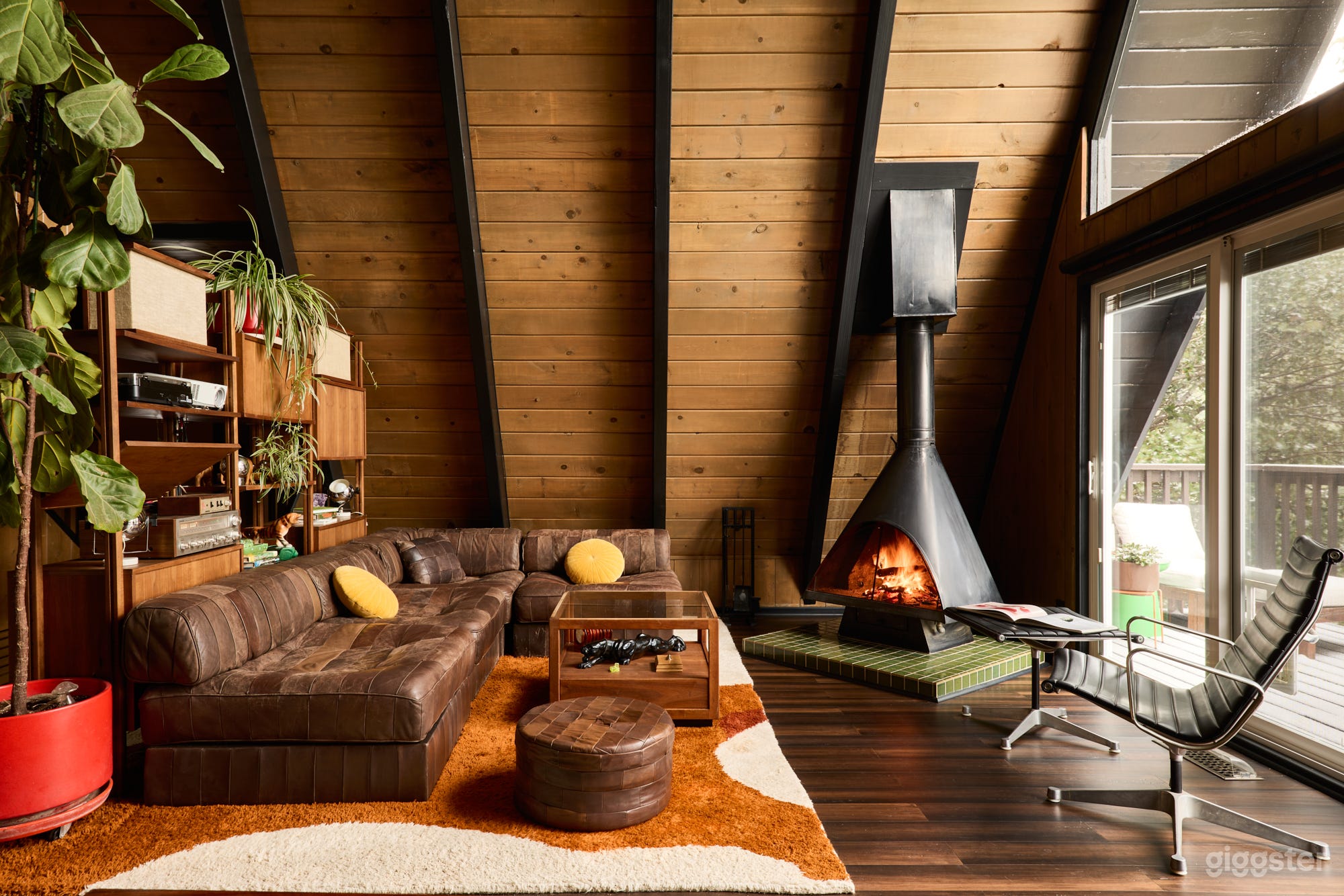Secluded Vintage A-Frame (Private Decks / Spa) Photo 3