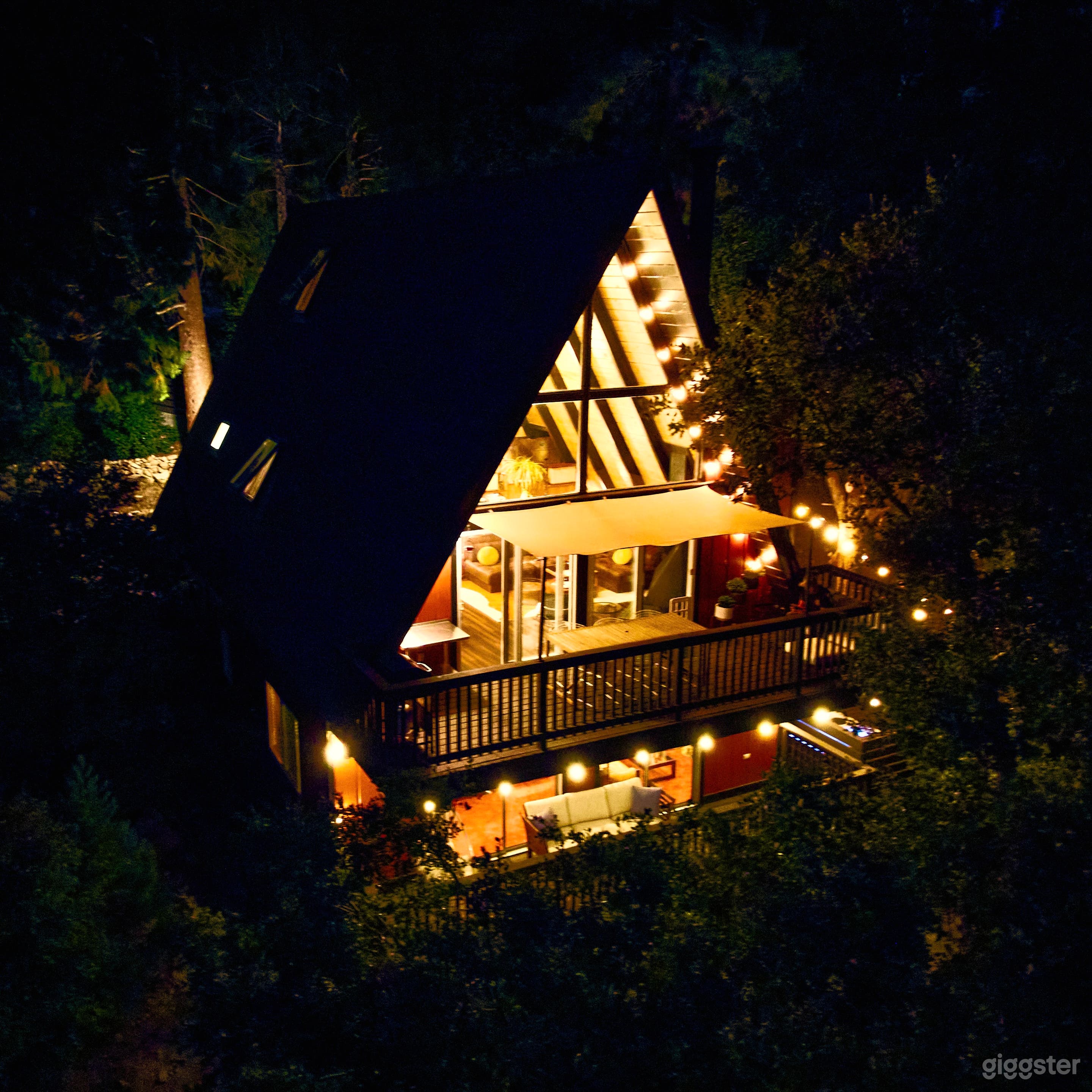 Secluded Vintage A-Frame (Private Decks / Spa) Photo 2