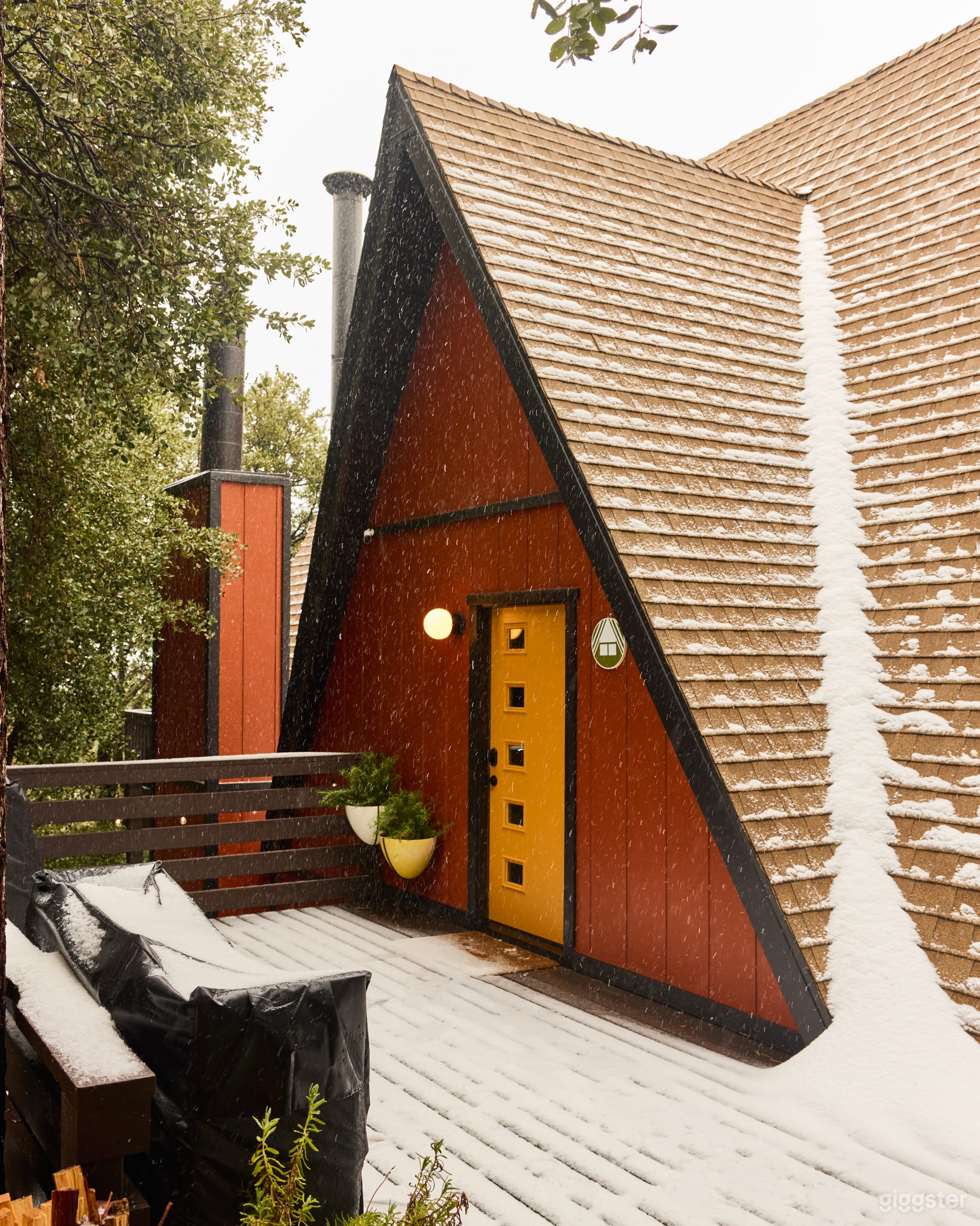 Secluded Vintage A-Frame (Private Decks / Spa) Photo 1