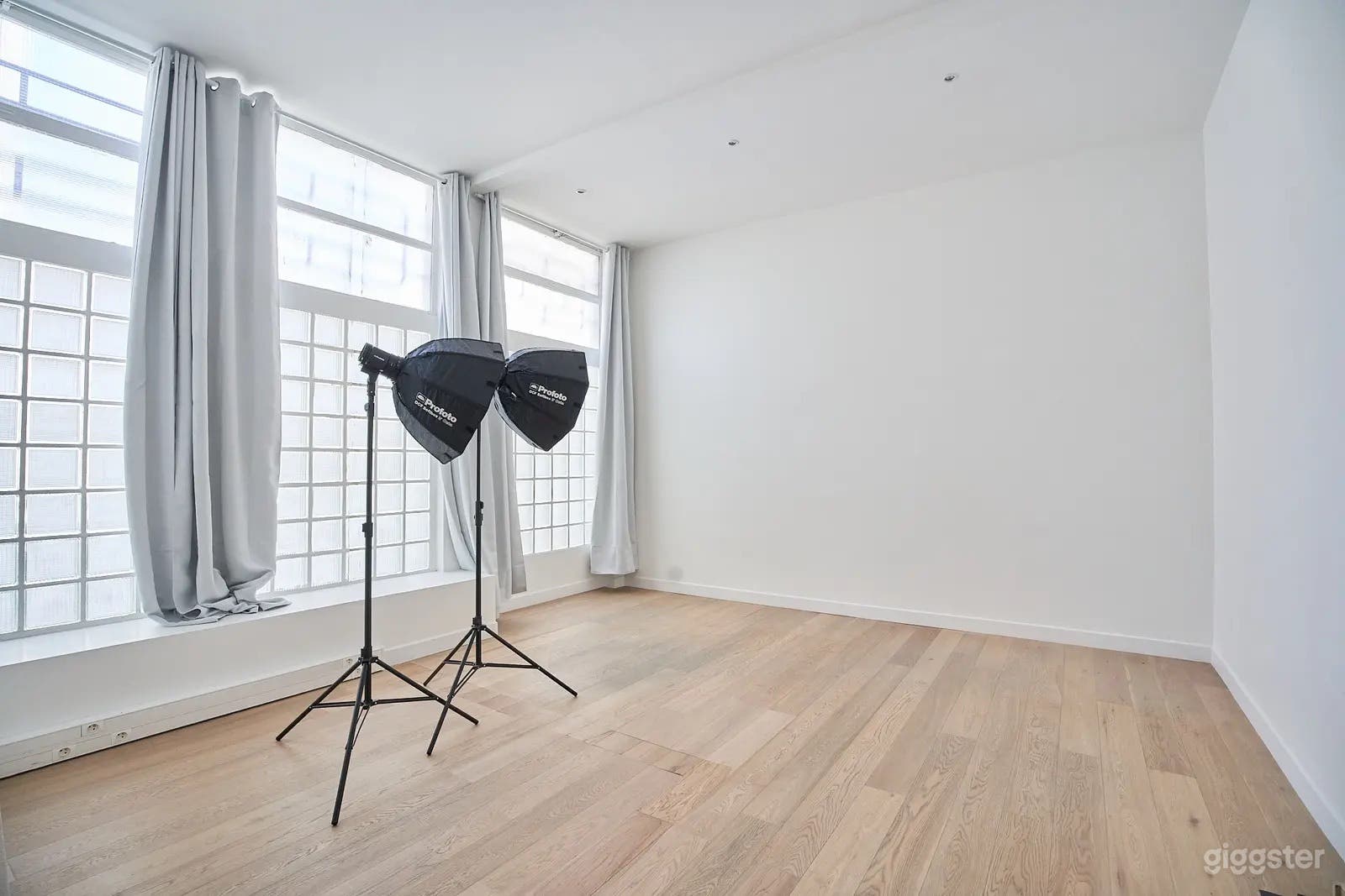 Photo de Studio lumineux à Paris avec puits de lumière 1