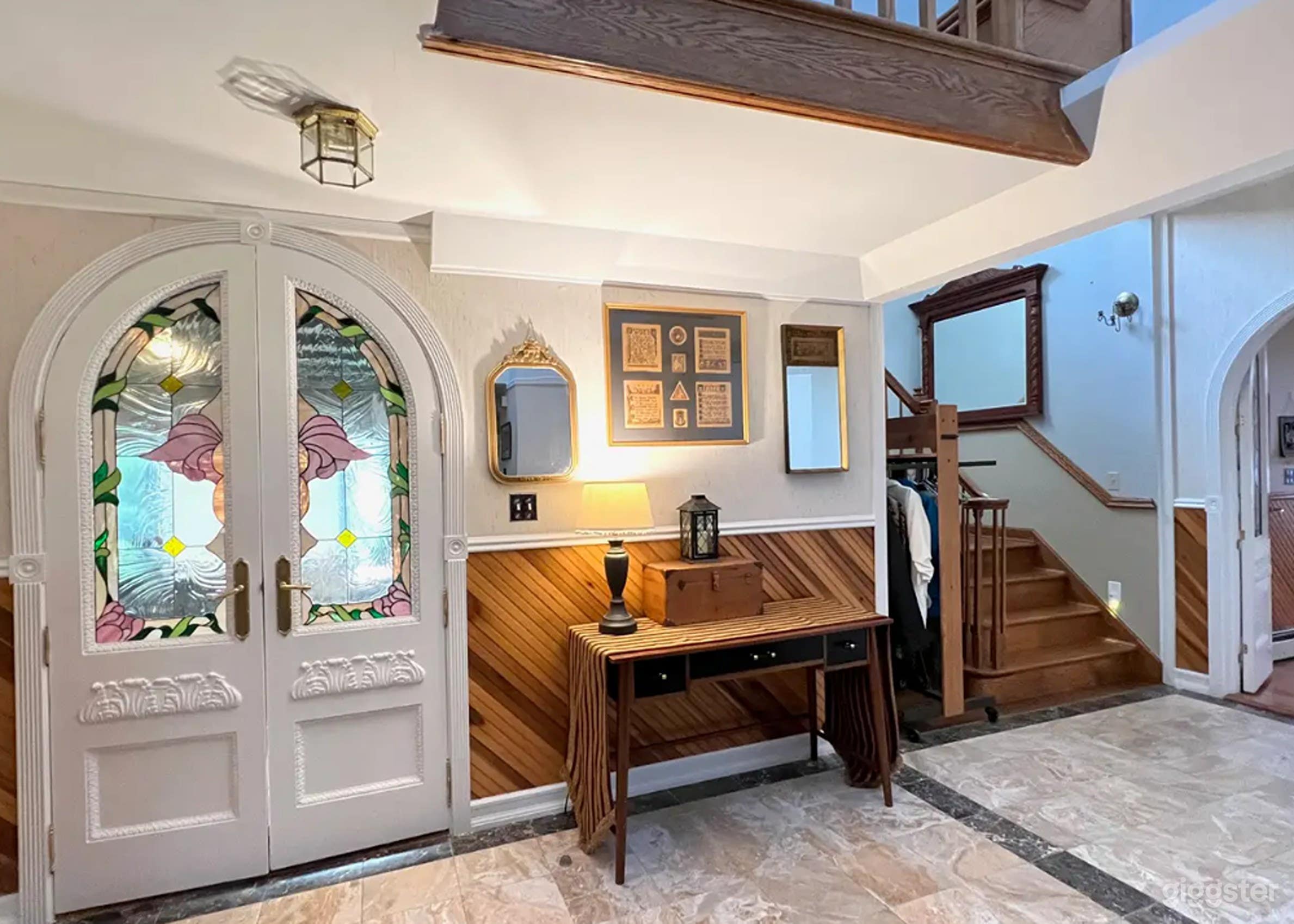 Expansive 5,000 Sq Ft Estate with 5 Unique Bedrooms Photo 2