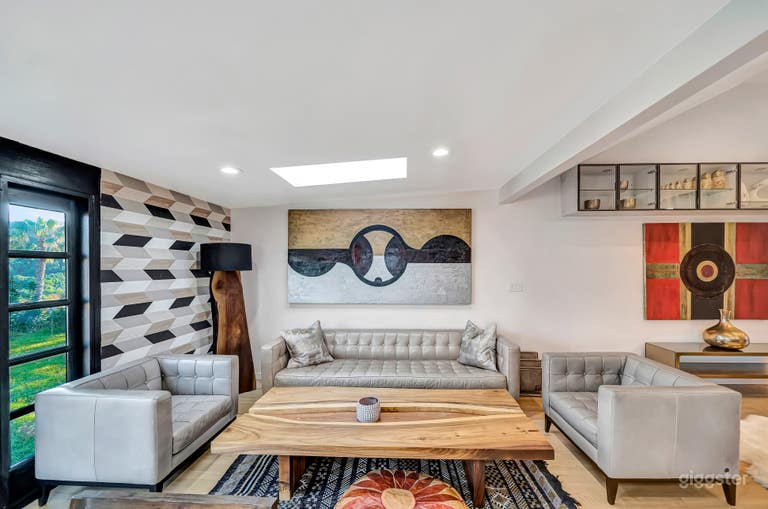  Meticulously Designed Mid-Century Modern Mansion 