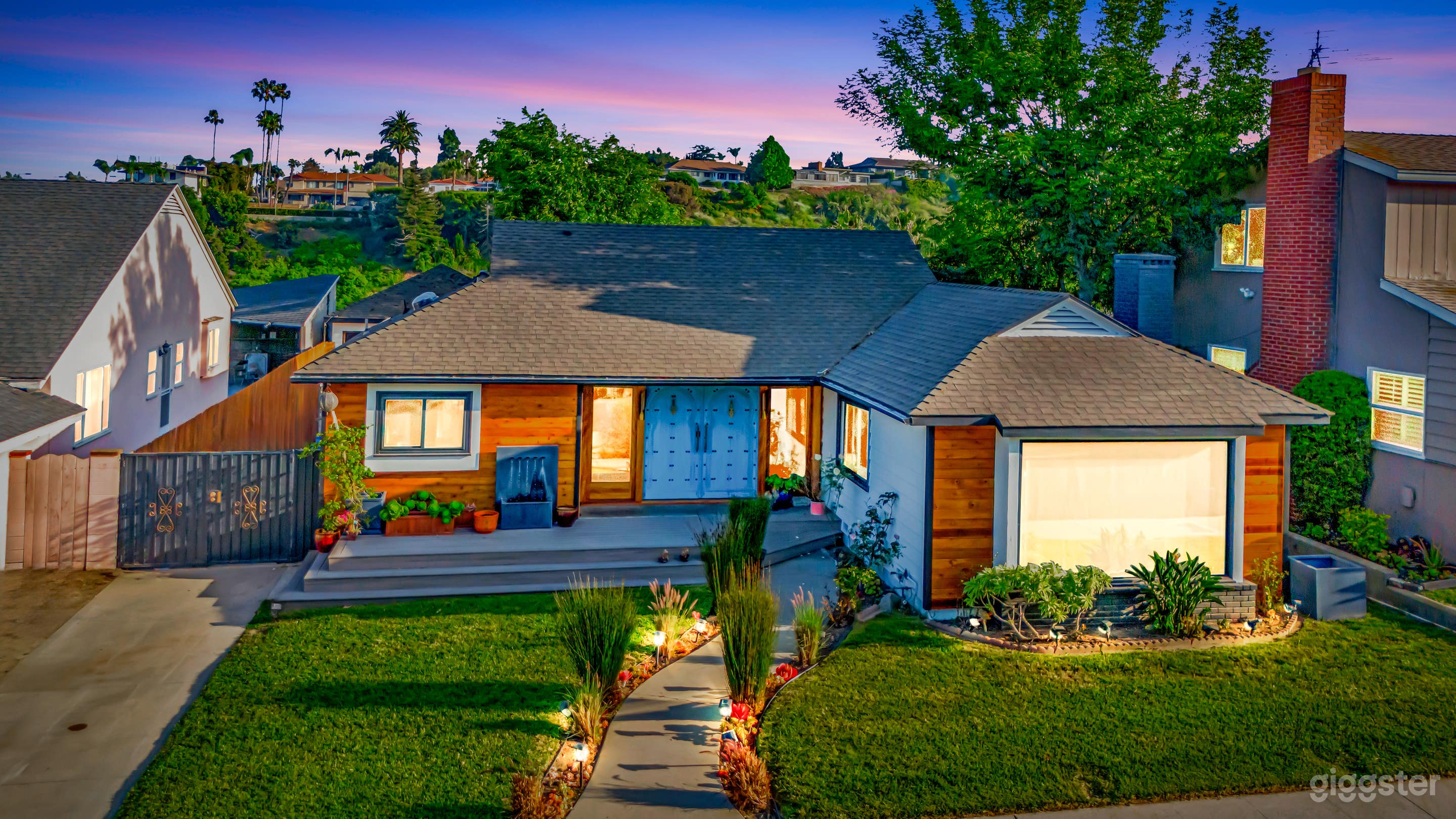 Meticulously Designed Mid-Century Modern Mansion Photo 2