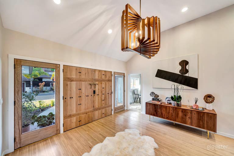  Meticulously Designed Mid-Century Modern Mansion 