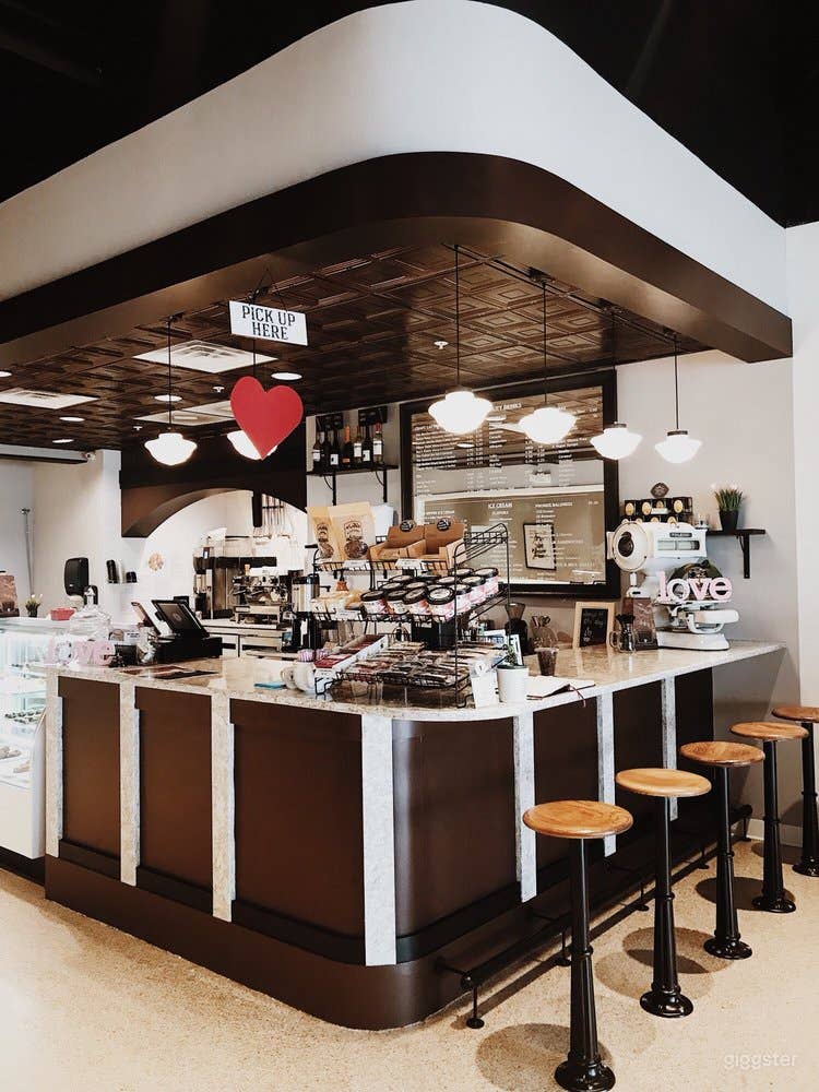 1920's Themed Coffee Shop w Ford Model T and Mural Photo 3