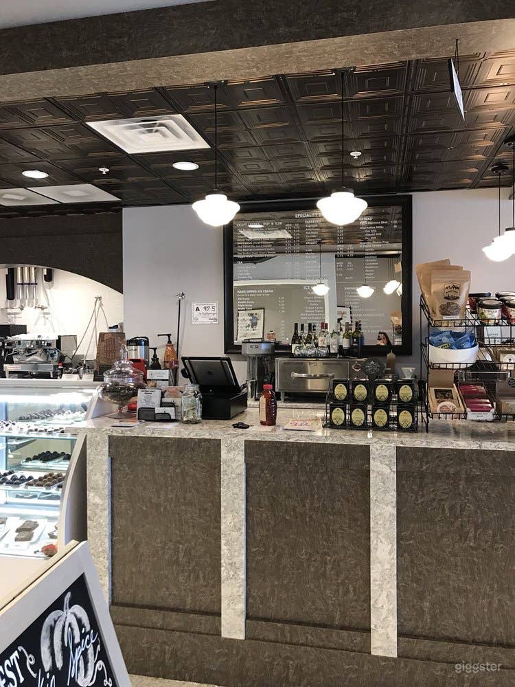 1920's Themed Coffee Shop w Ford Model T and Mural Photo 2