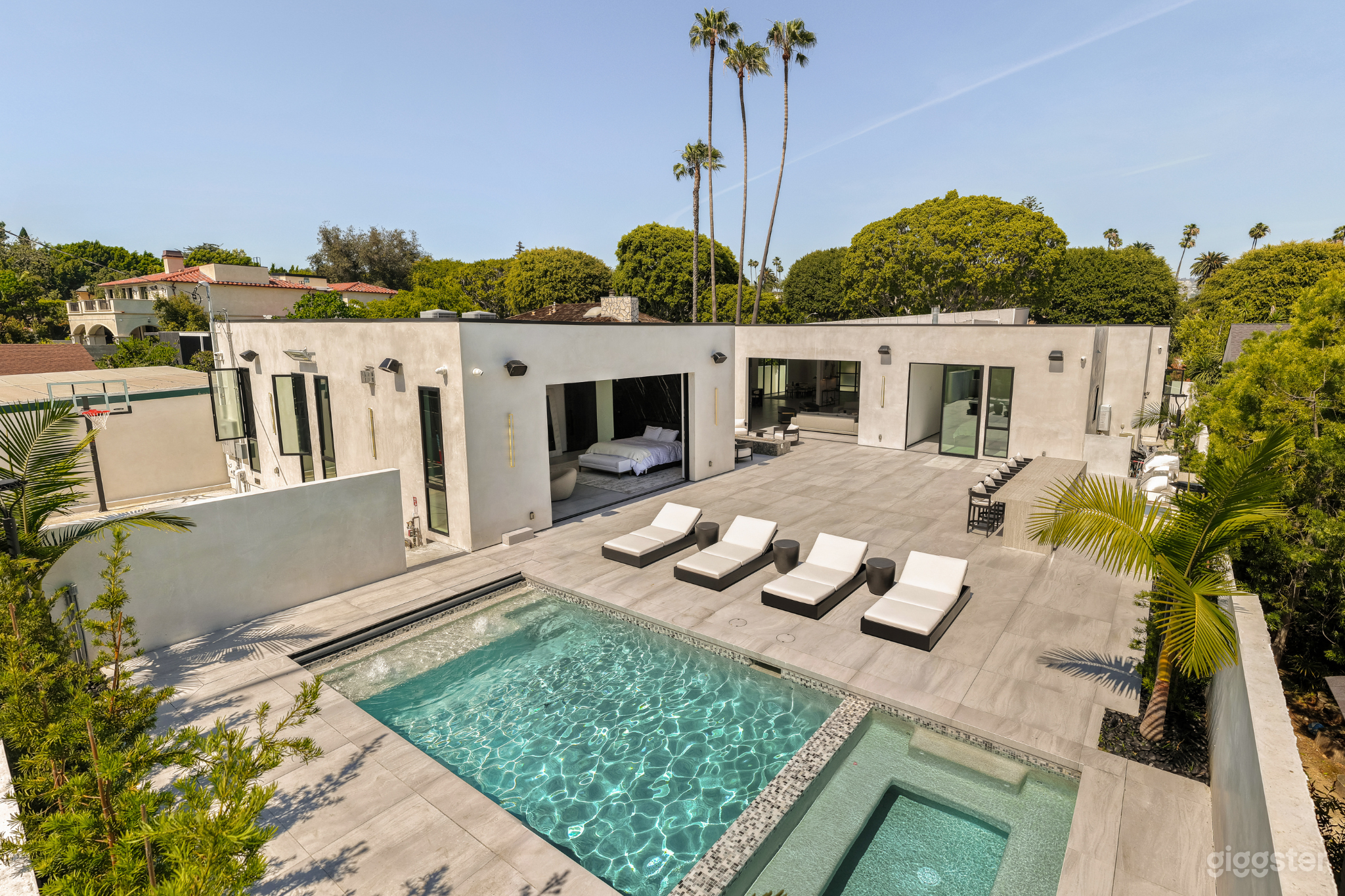 Ultra-Modern Estate with Pool and Private Courtyard Photo 4