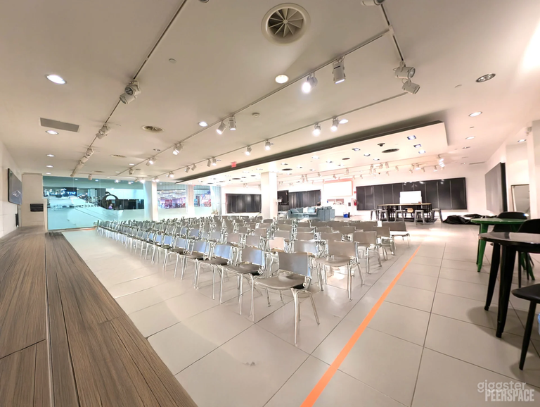  Spacious Venue for Mixers, Event & Off-Sites 