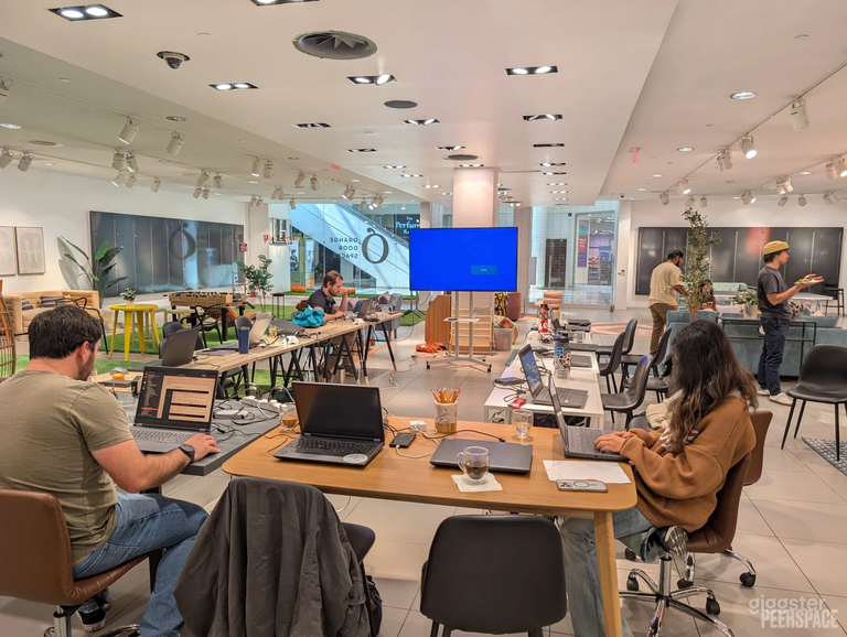  Spacious Venue for Mixers, Event & Off-Sites 