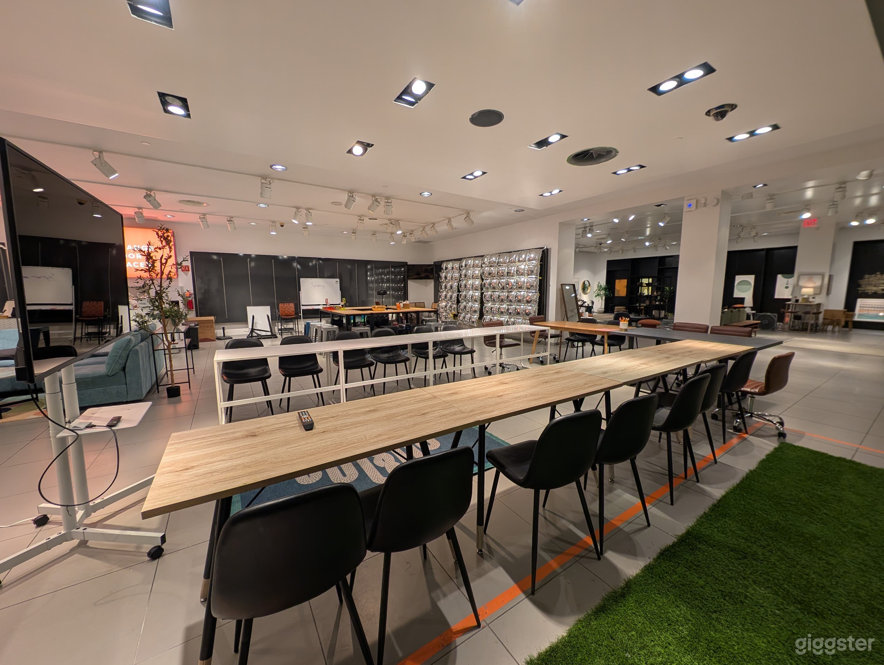 Spacious Venue for Mixers, Event &amp; Off-Sites Photo 1