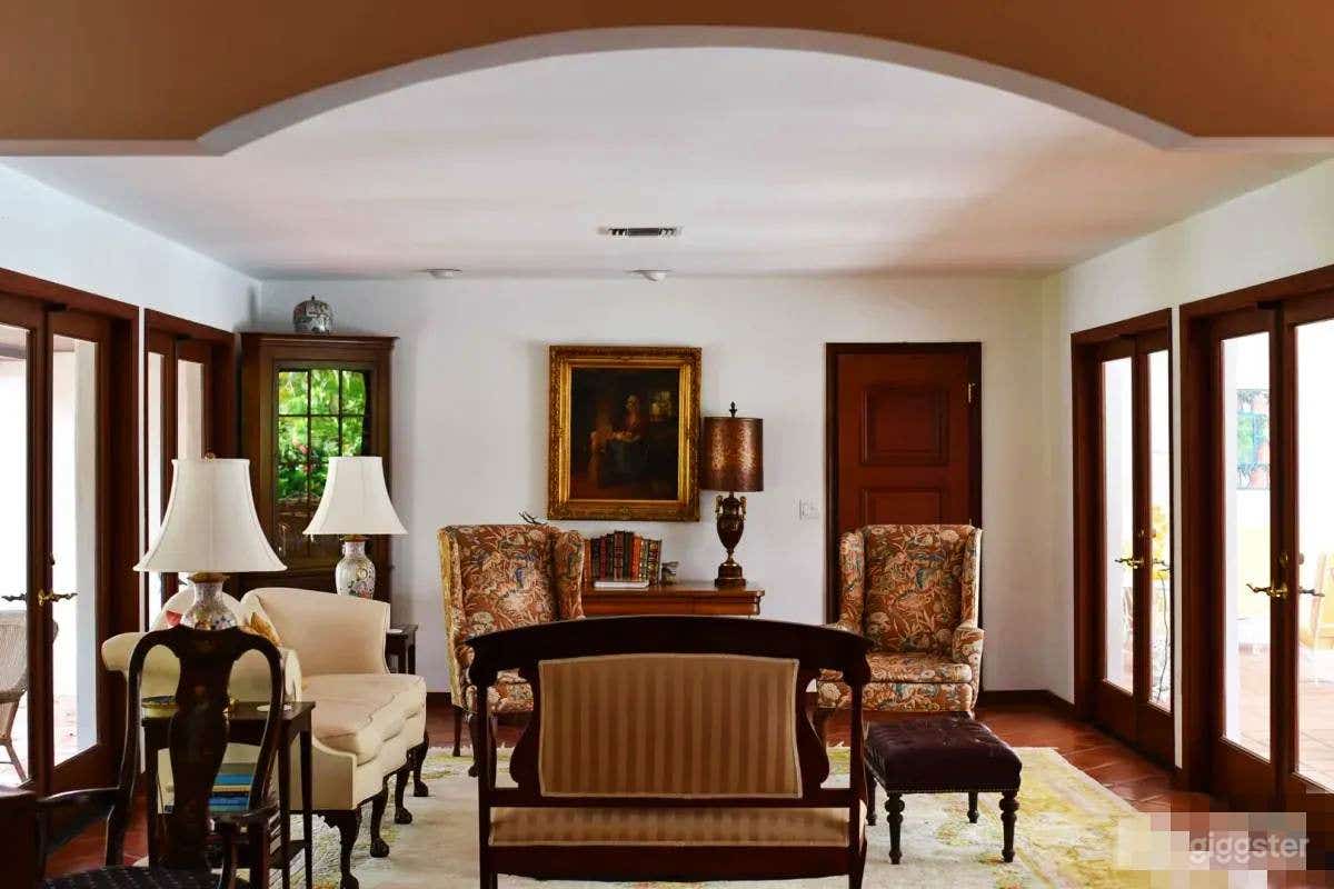 Secret garden with waterfall and light-filled home Photo 2