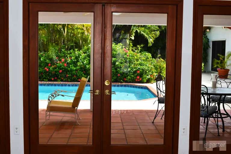  Secret garden with waterfall and light-filled home 