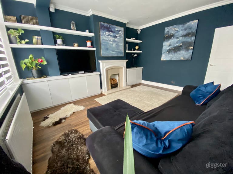  Family House with garden and parking in SW London 