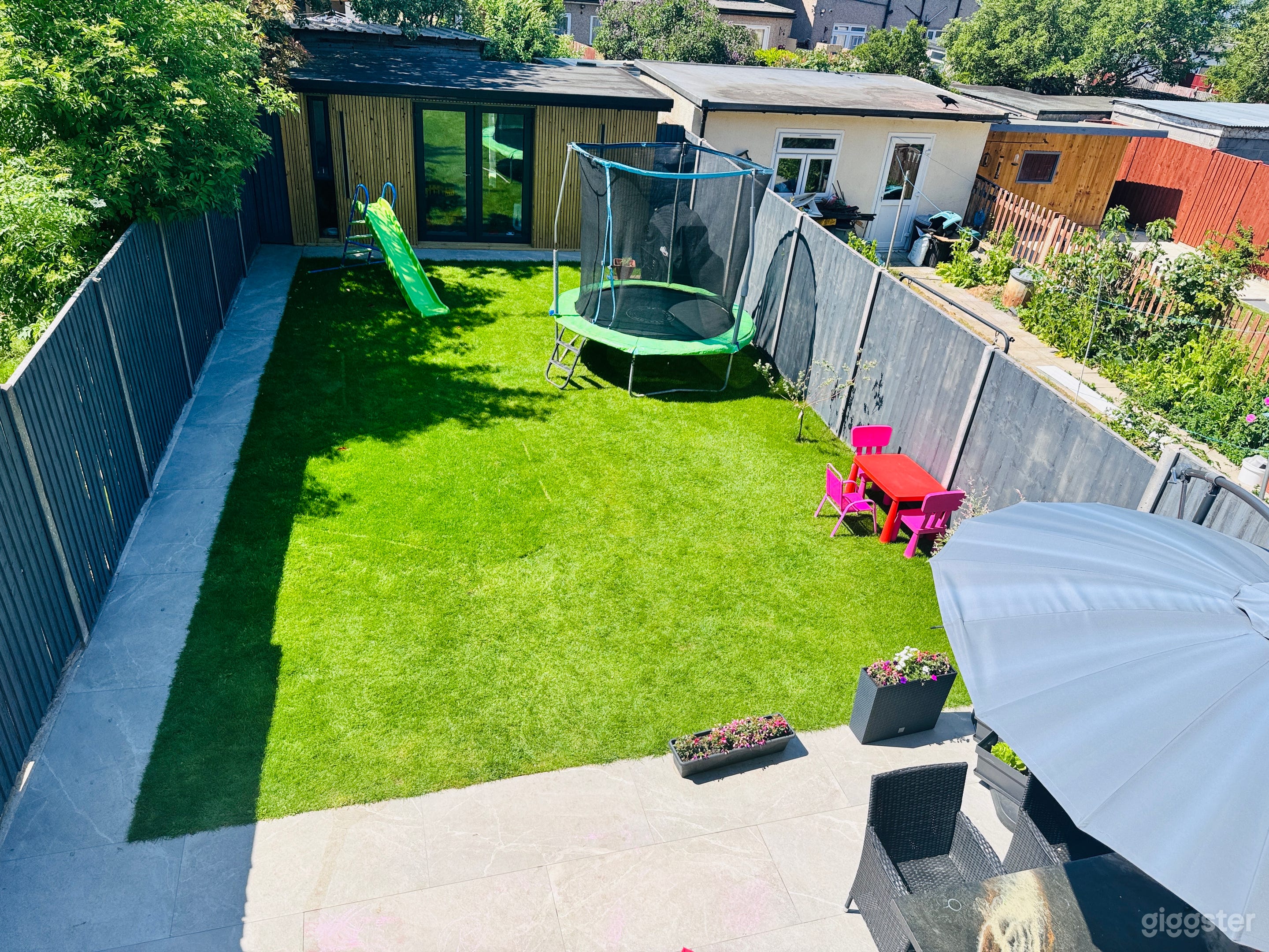 Family House with garden and parking in SW London Photo 1