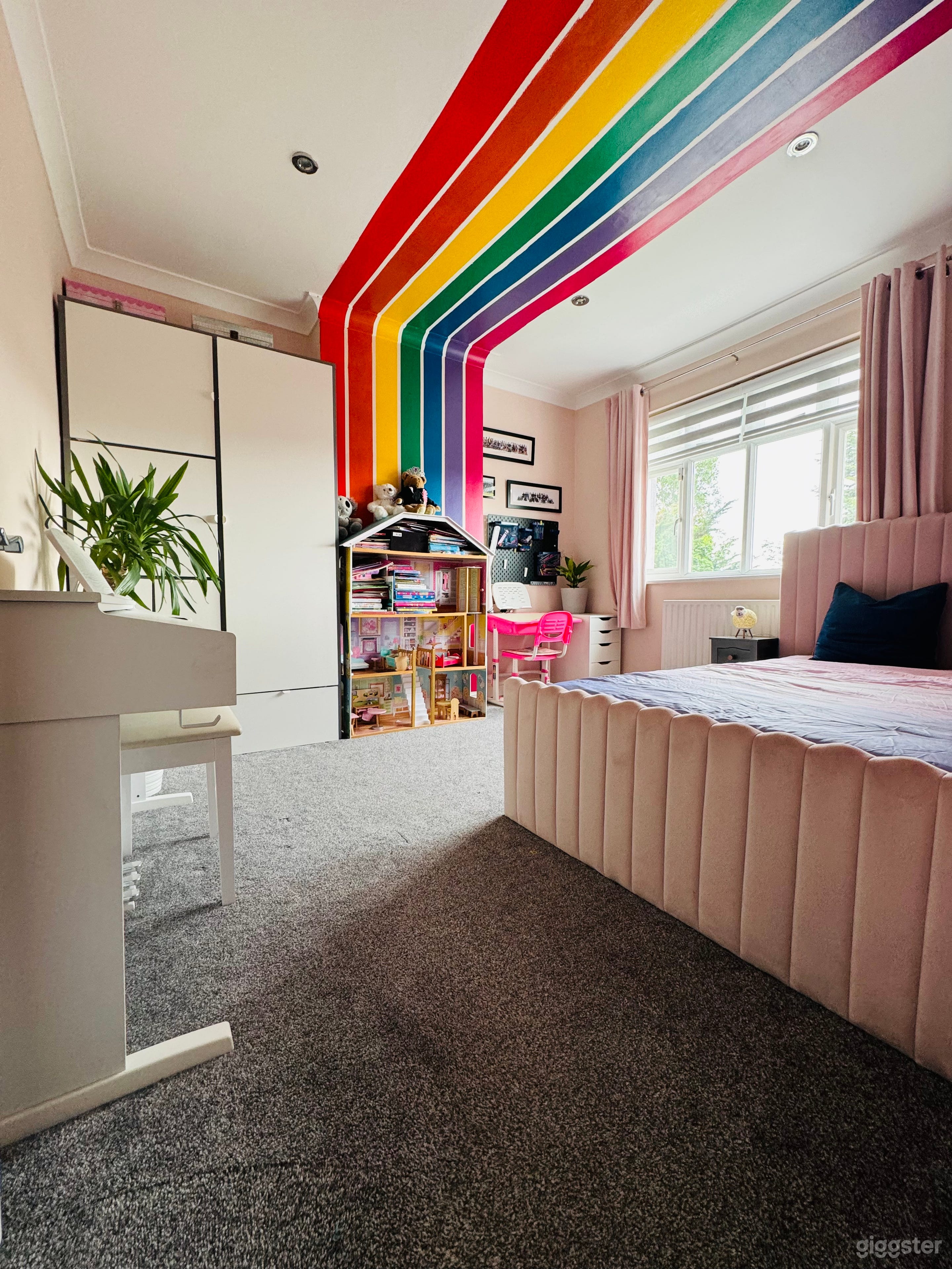 Family House with garden and parking in SW London Photo 3