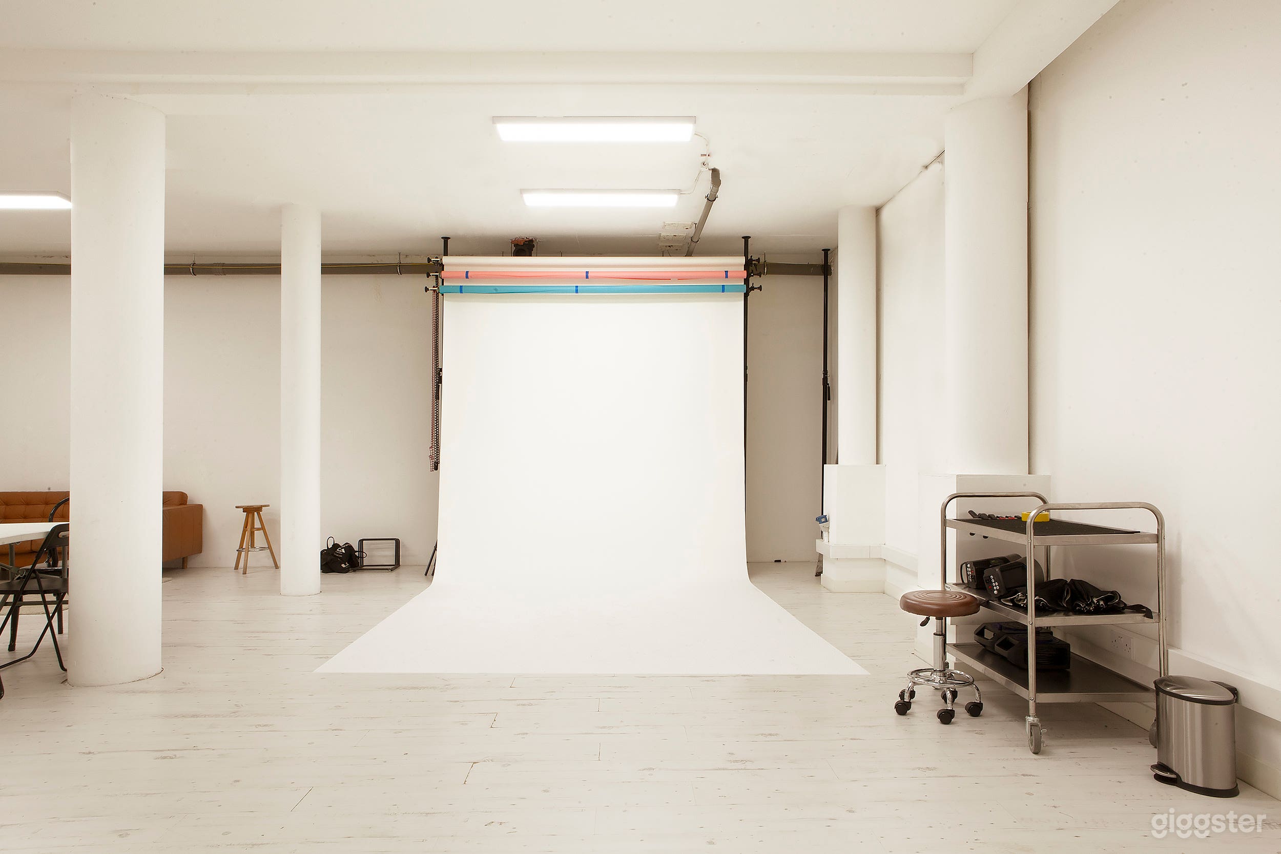 860 Sq Ft Studio With Seamless Colorama Backdrops Photo 2
