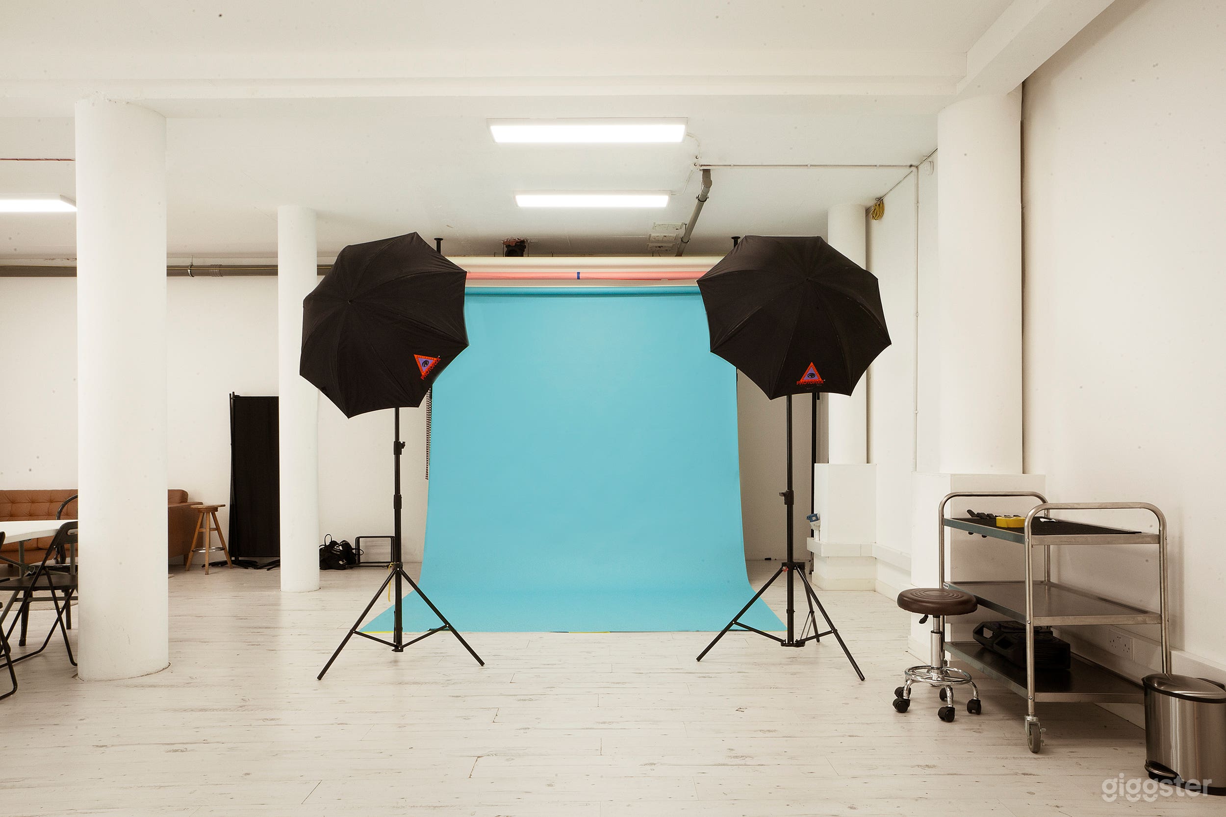 860 Sq Ft Studio With Seamless Colorama Backdrops Photo 1