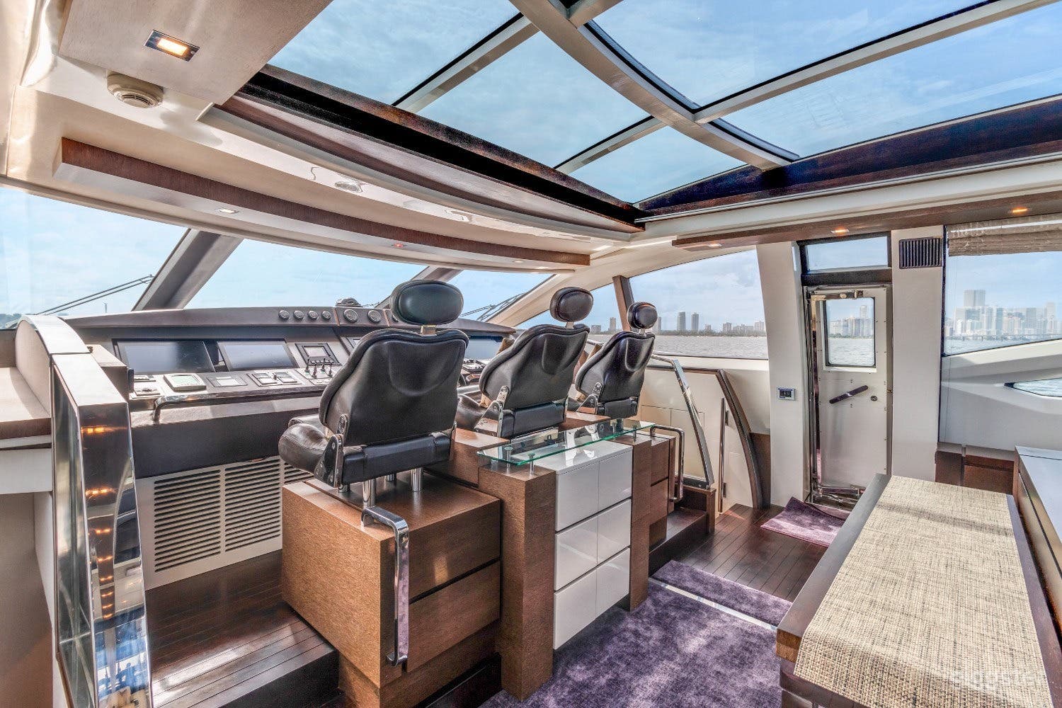 103' AZIMUT YACHT Photo 4