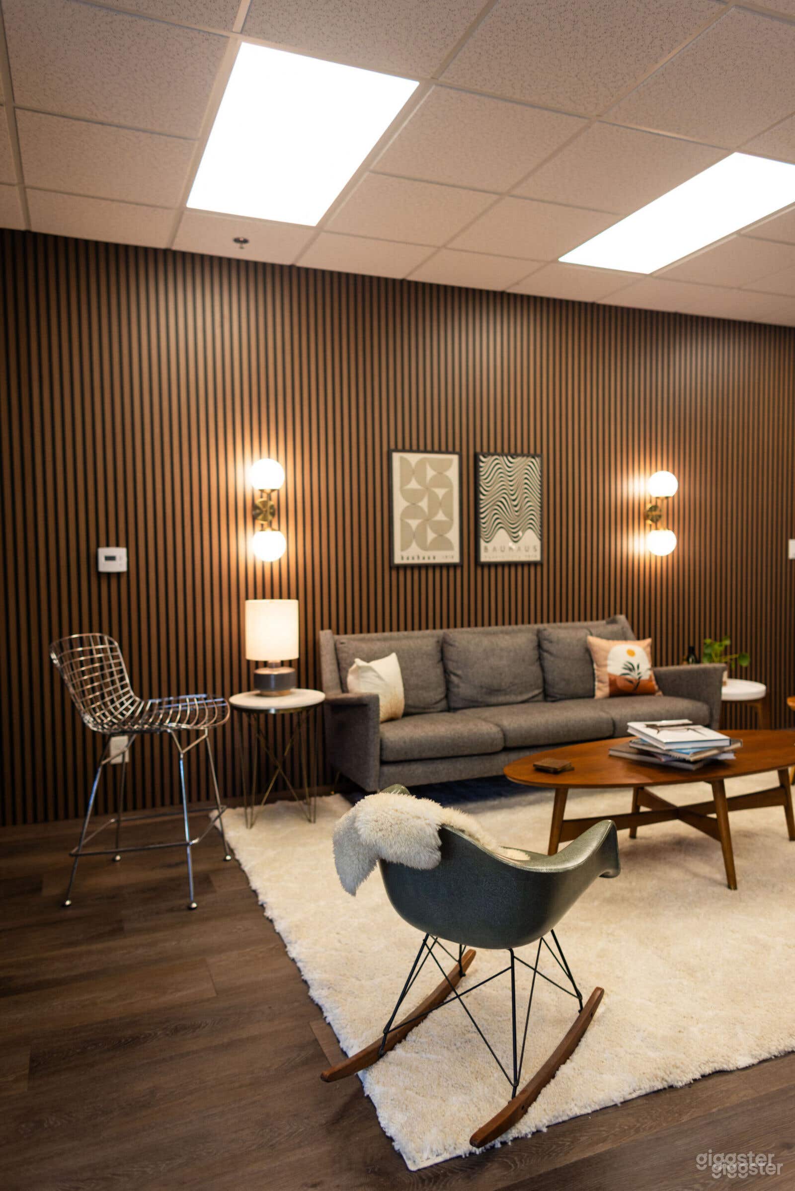 Mid Century Inspired Lounge Photo 4