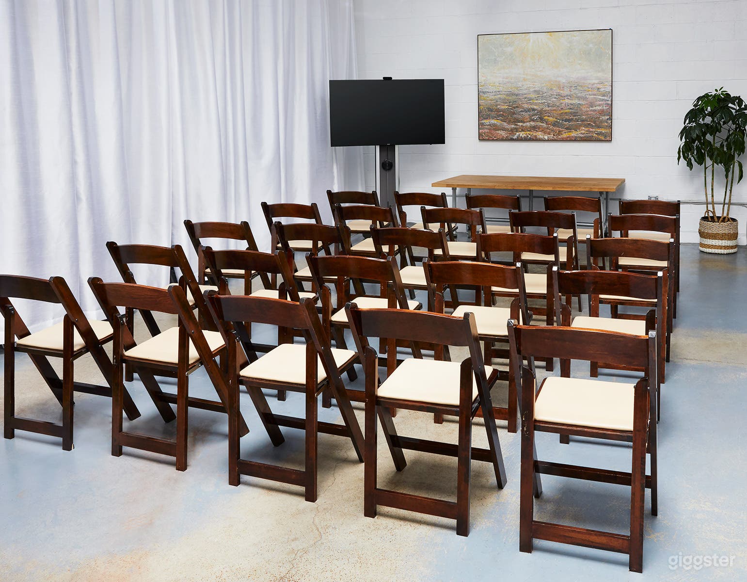 Photo Studio with Skylights Photo 4