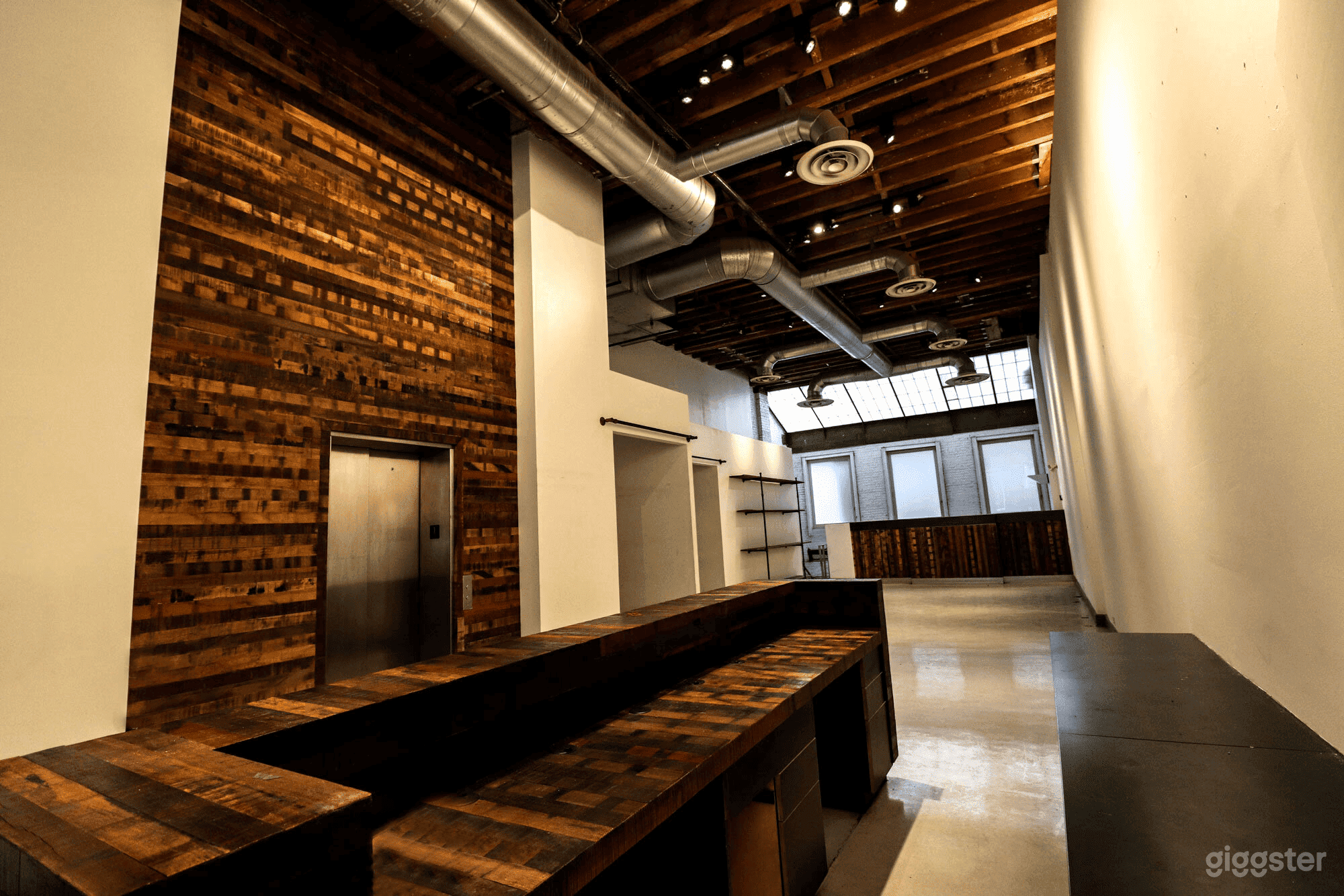 100,000 Sq Ft Multiple Scenes Buyout Photo 1