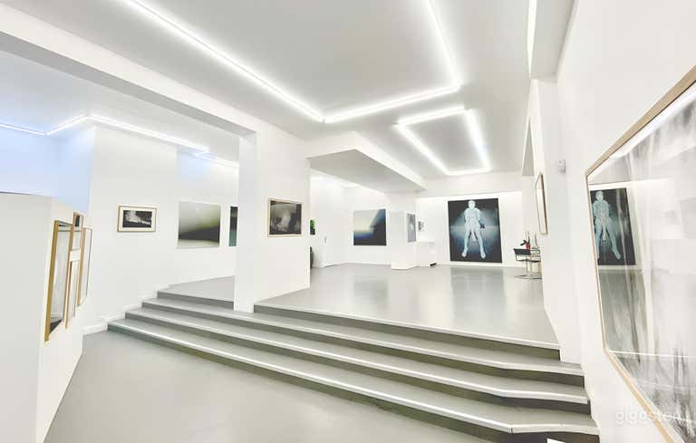  Art Gallery in the heart of Paris 