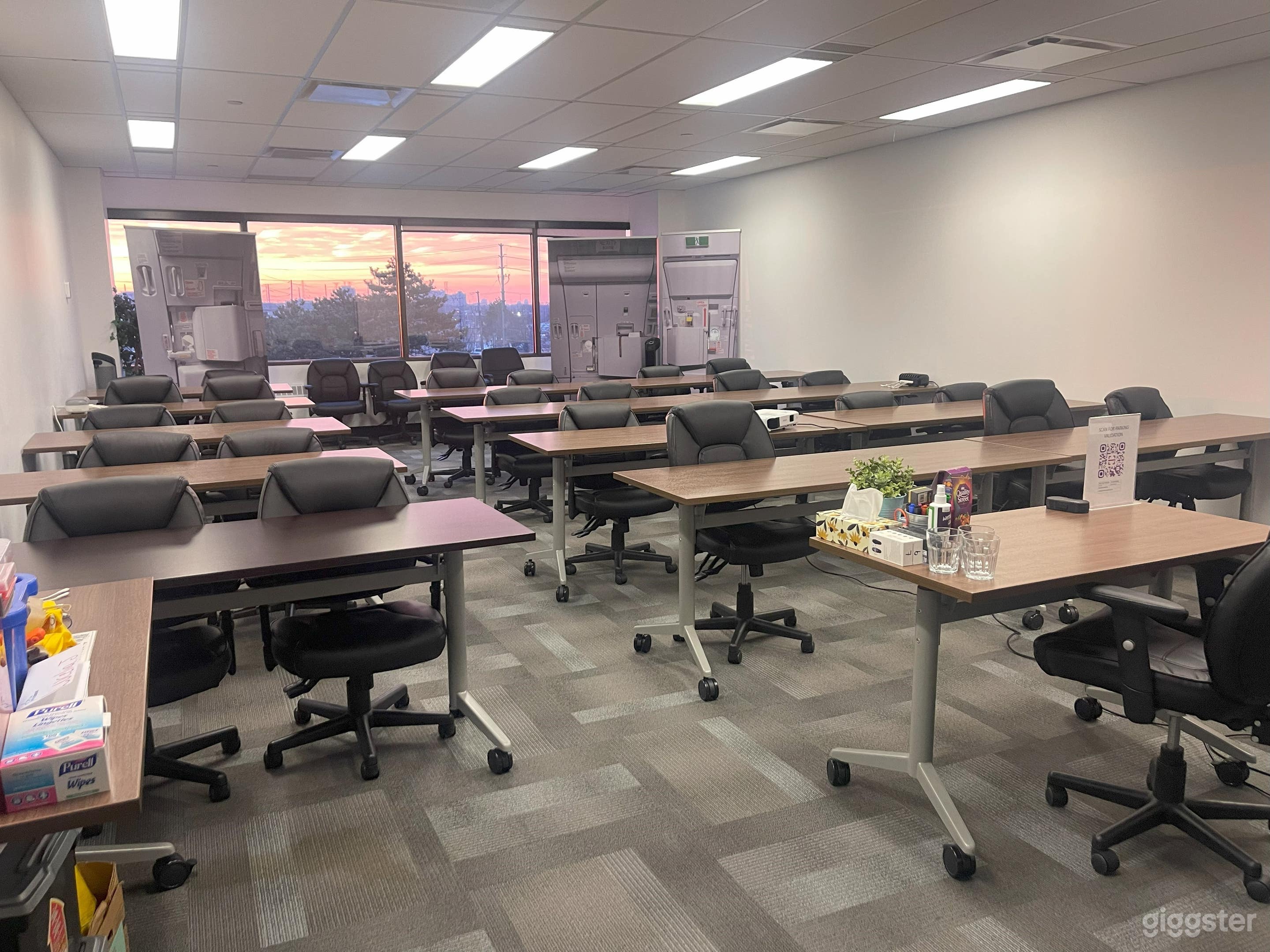 Comfortable Meeting Room for 24 (Room #17) Photo 3