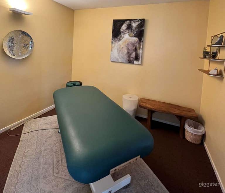  Homey Massage Room 