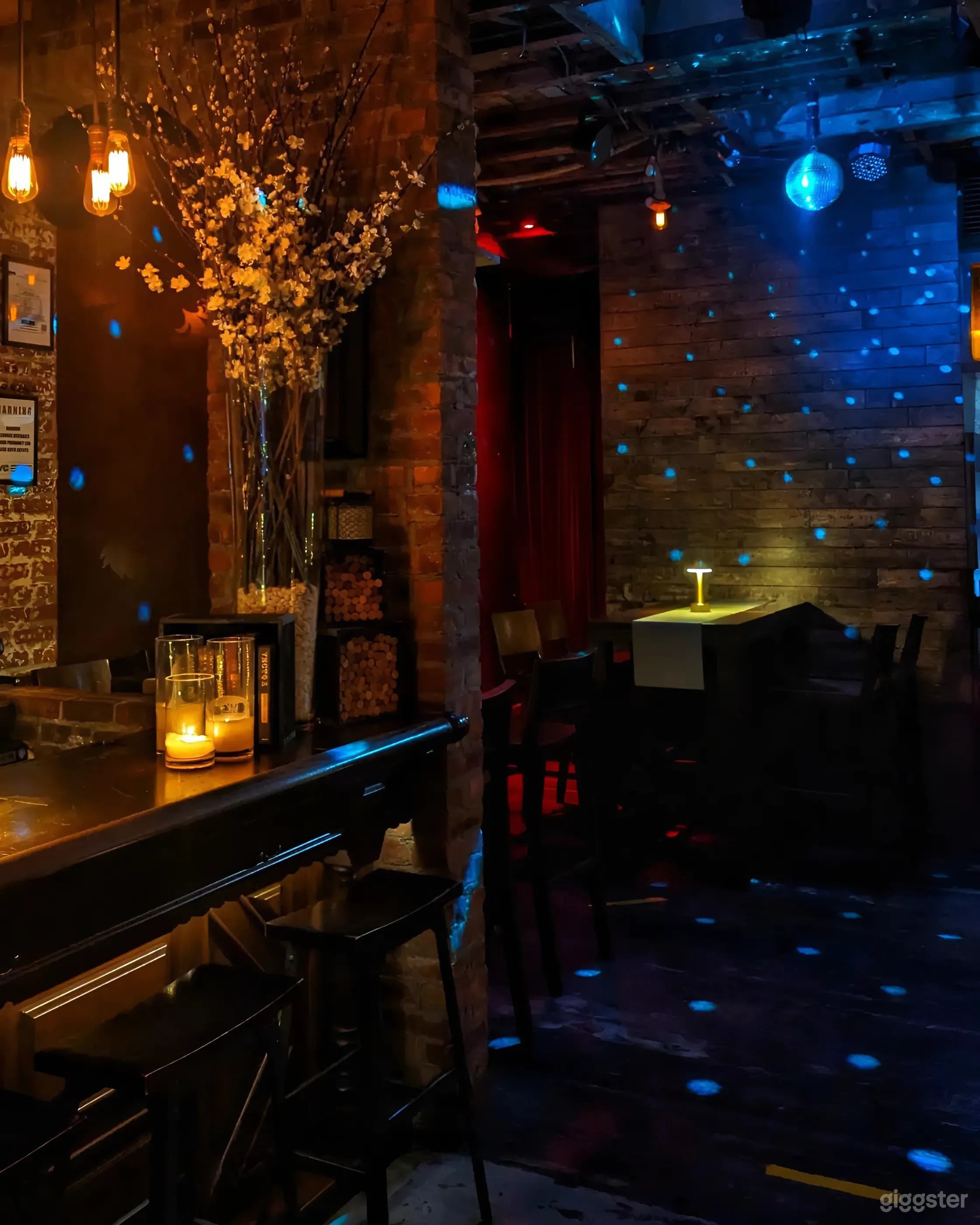 Romantic Wine Bar and Restaurant  Photo 3