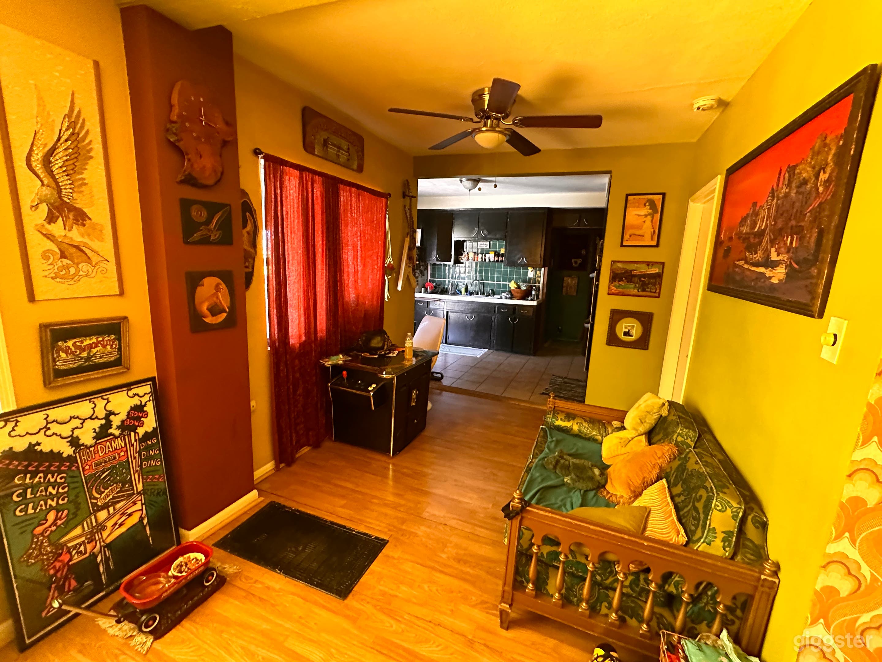 1970s Retro Vibes! Vintage furniture Private Drive Photo 4