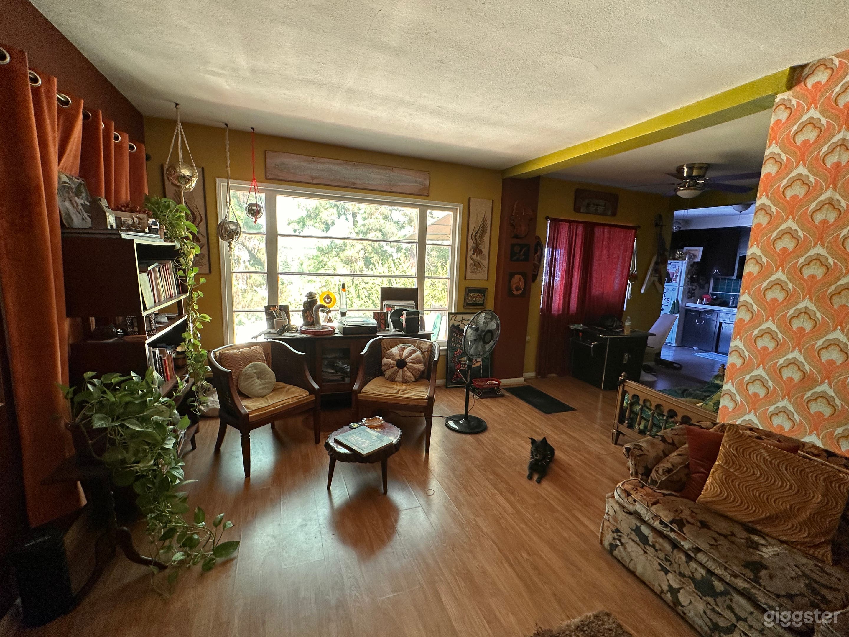 1970s Retro Vibes! Vintage furniture Private Drive Photo 3