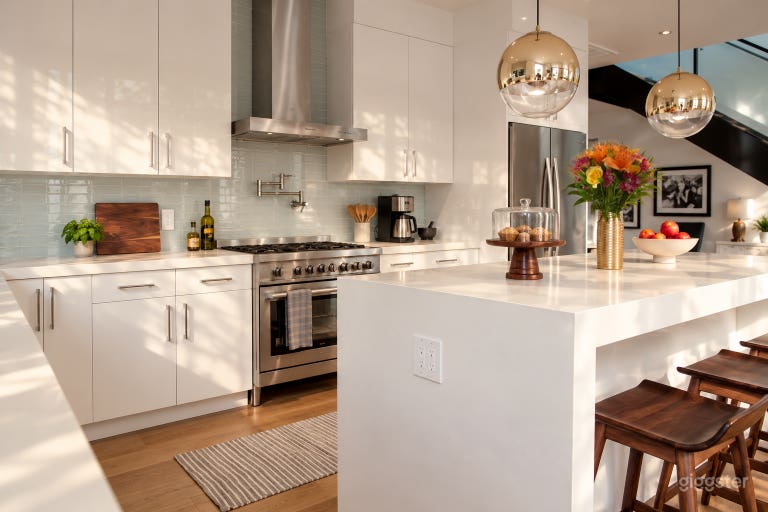  Modern And Bright Home - Perfect For Filming 