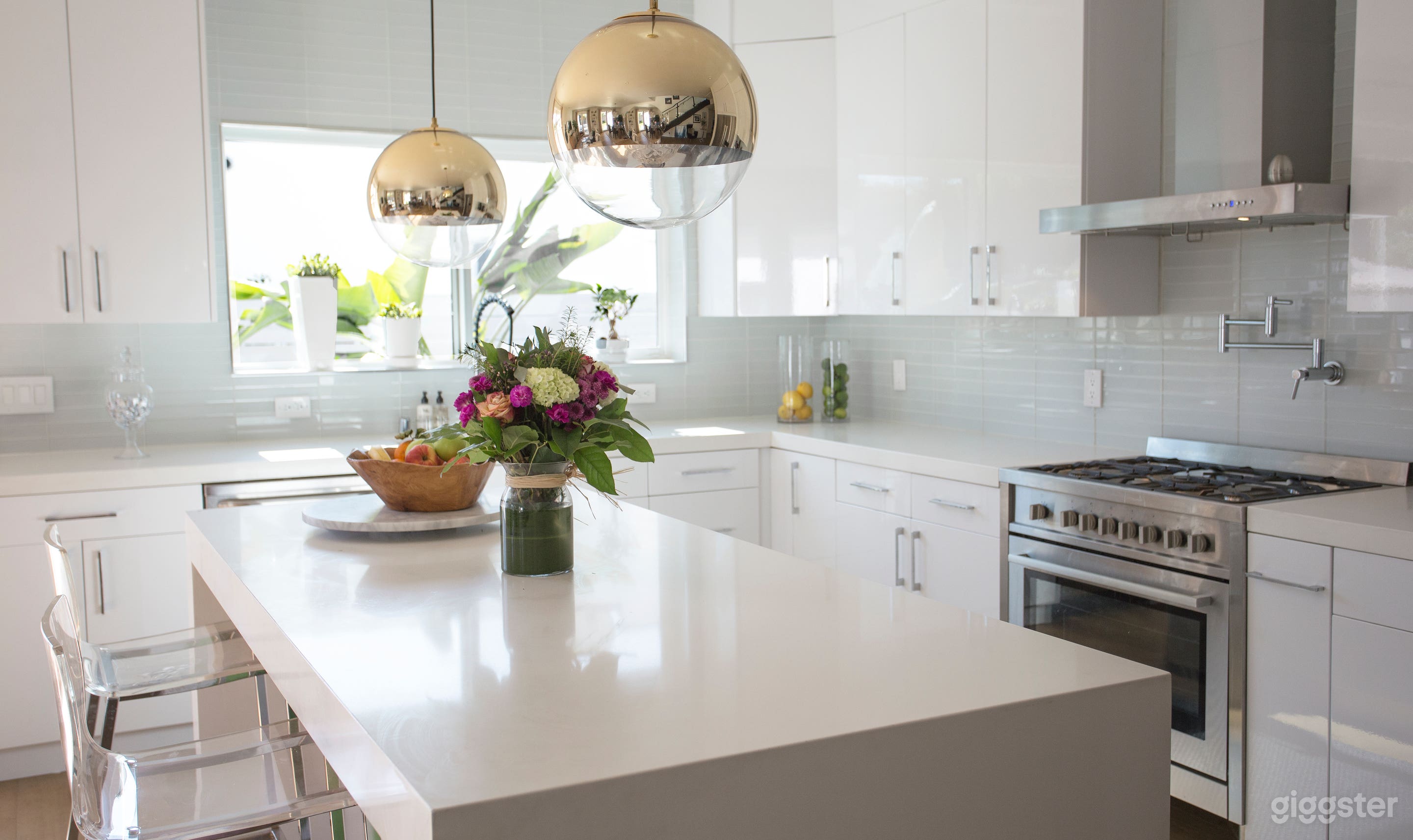 Modern And Bright Home - Perfect For Filming Photo 3