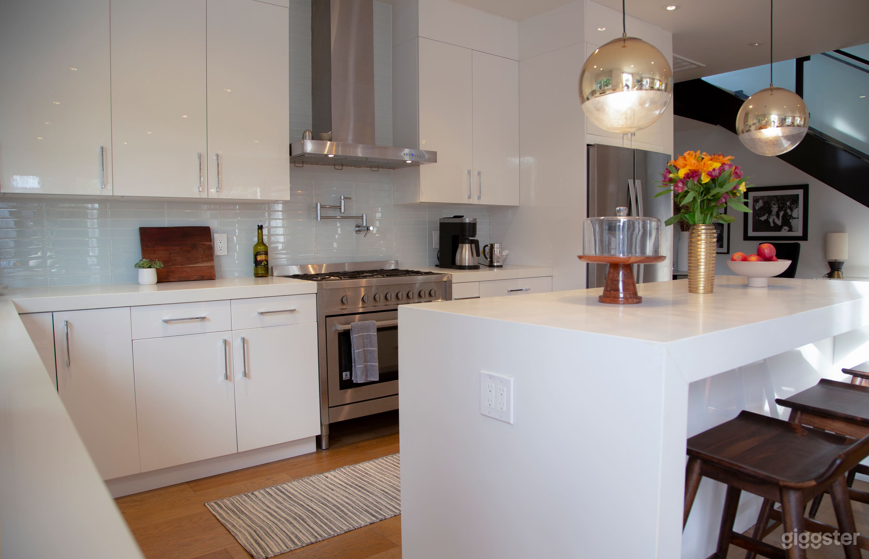 Modern And Bright Home - Perfect For Filming Photo 2