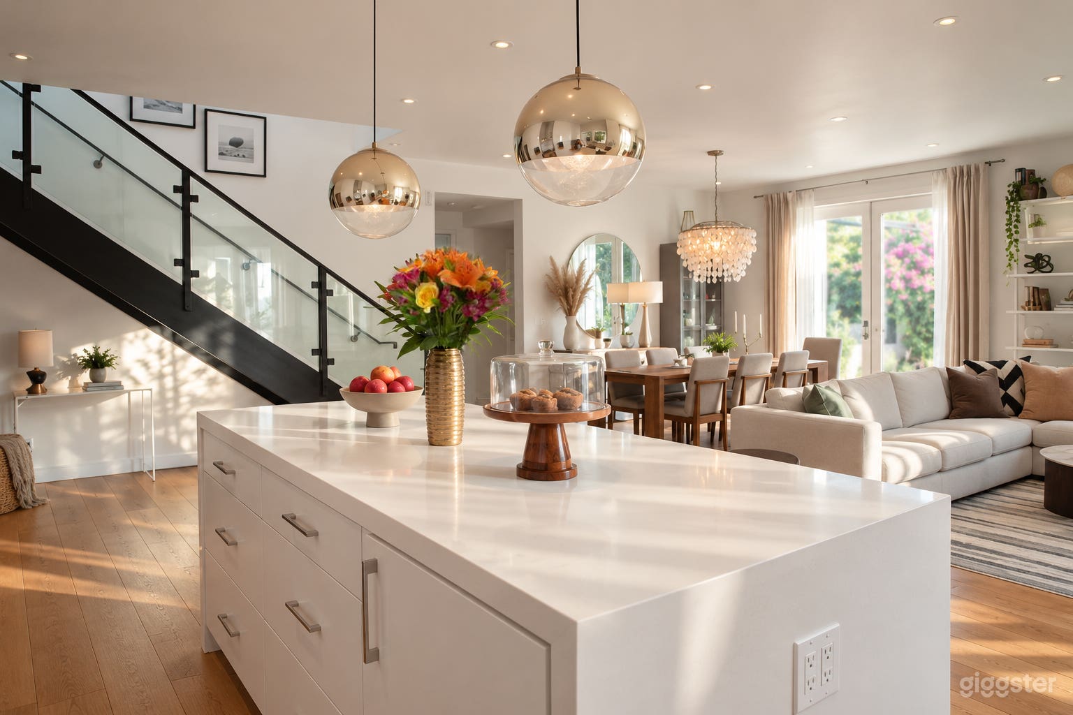 Modern And Bright Home - Perfect For Filming Photo 3