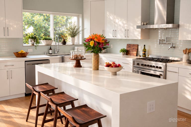  Modern And Bright Home - Perfect For Filming 