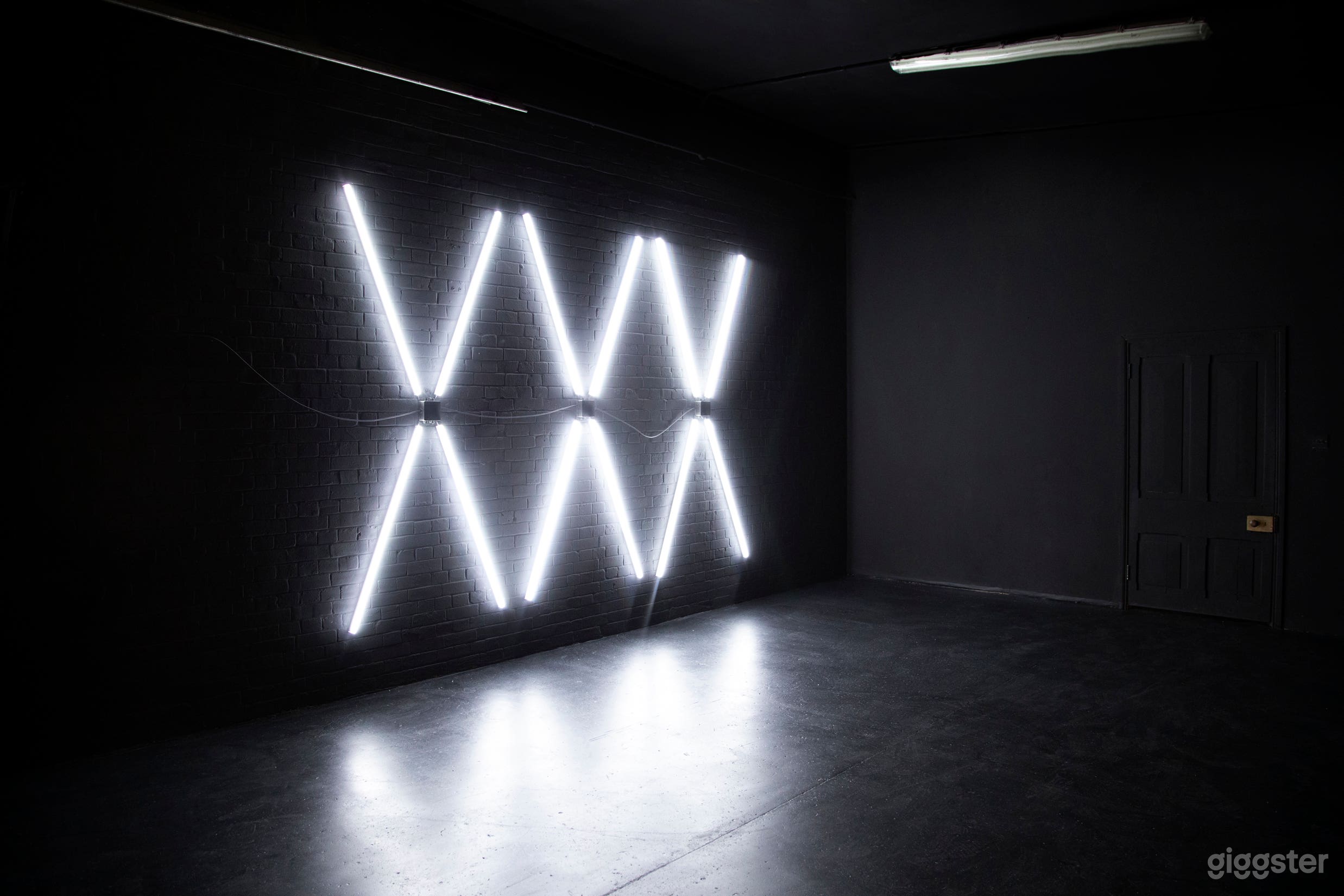 Blackout drive-in studio London  Photo 1