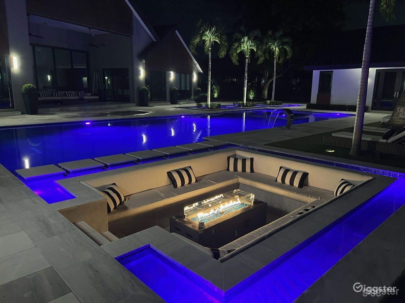 Ginormous and Luxurious Backyard with Pool, Basketball Court and GuestHouse Photo 3