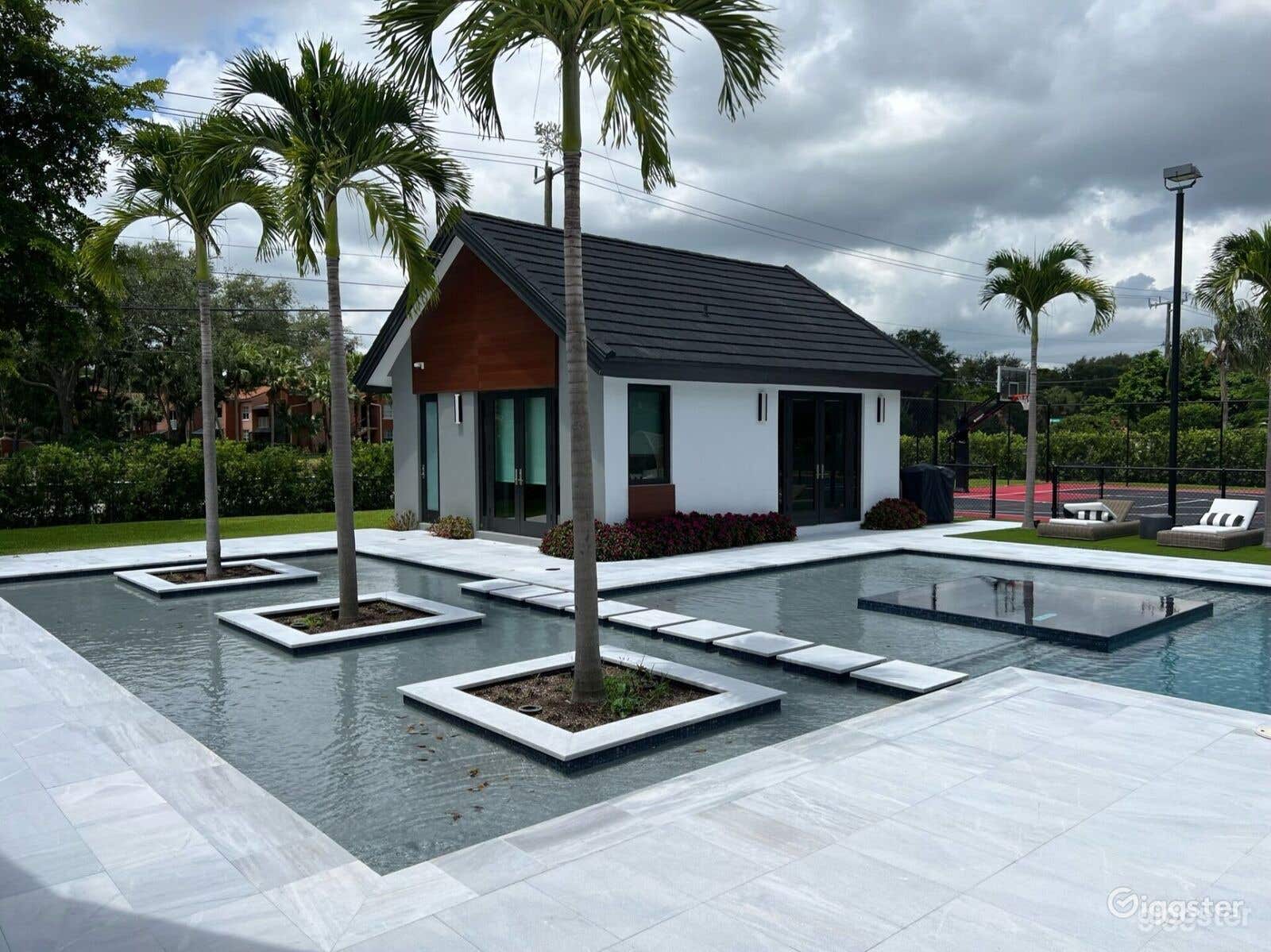 Ginormous and Luxurious Backyard with Pool, Basketball Court and GuestHouse Photo 1