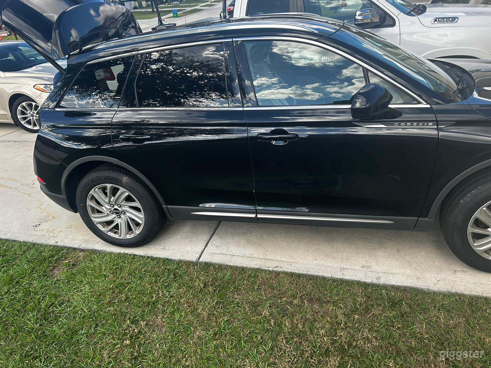 2021 Black Lincoln Corsair Vehicle  Photo 3