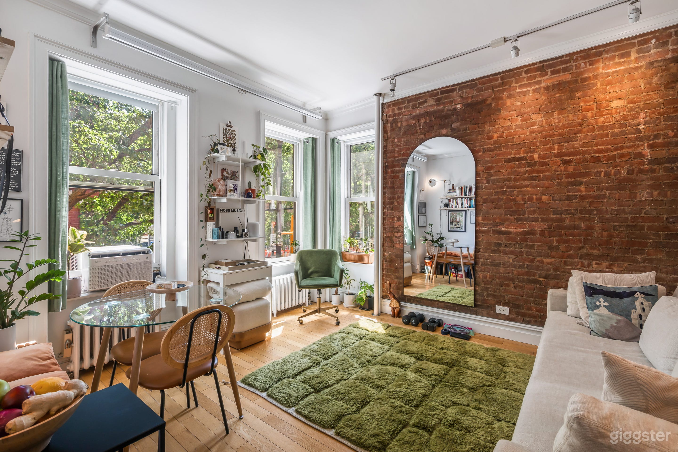 Bright Cozy West Village 1 Bed Apartment Photo 2