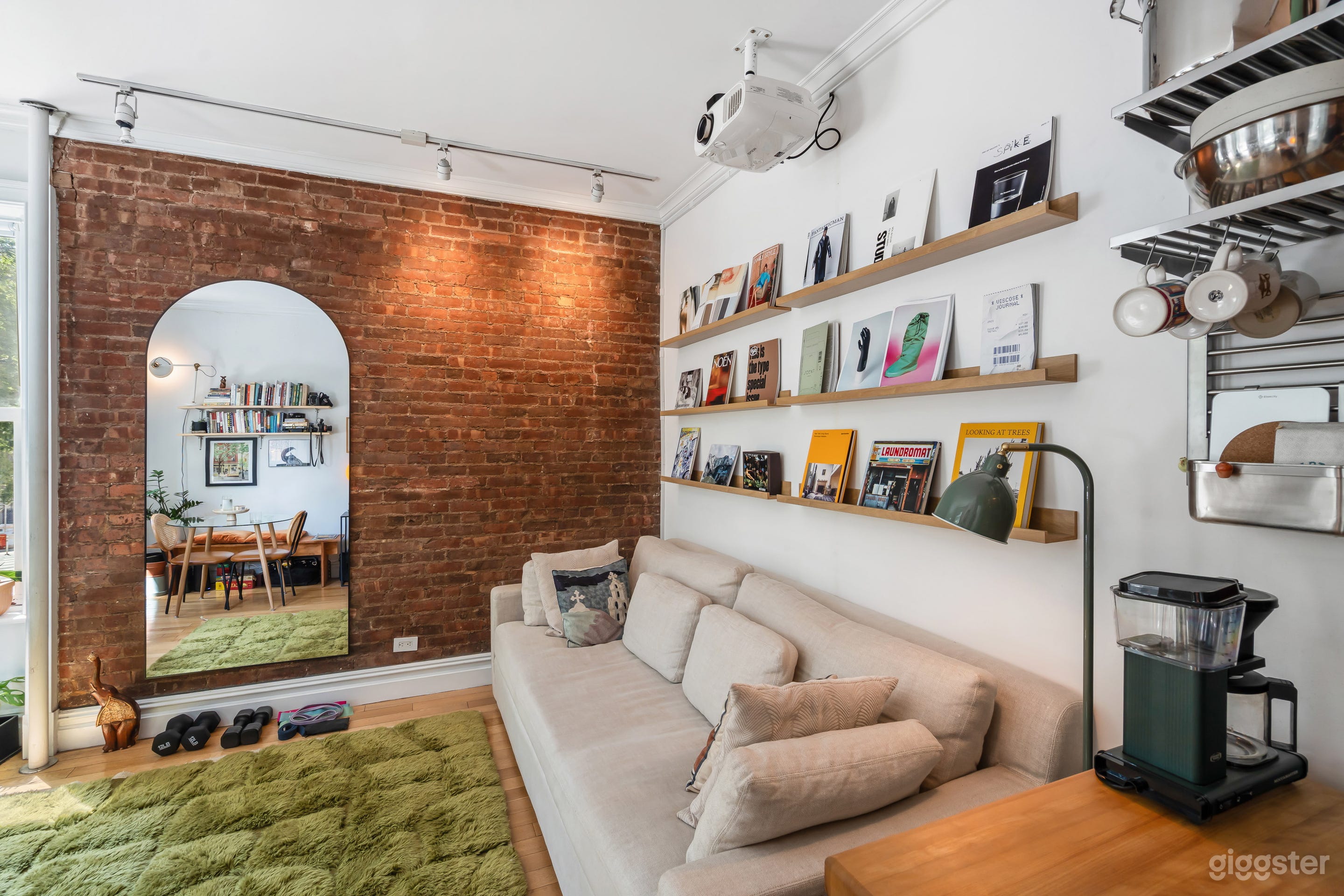 Bright Cozy West Village 1 Bed Apartment Photo 3
