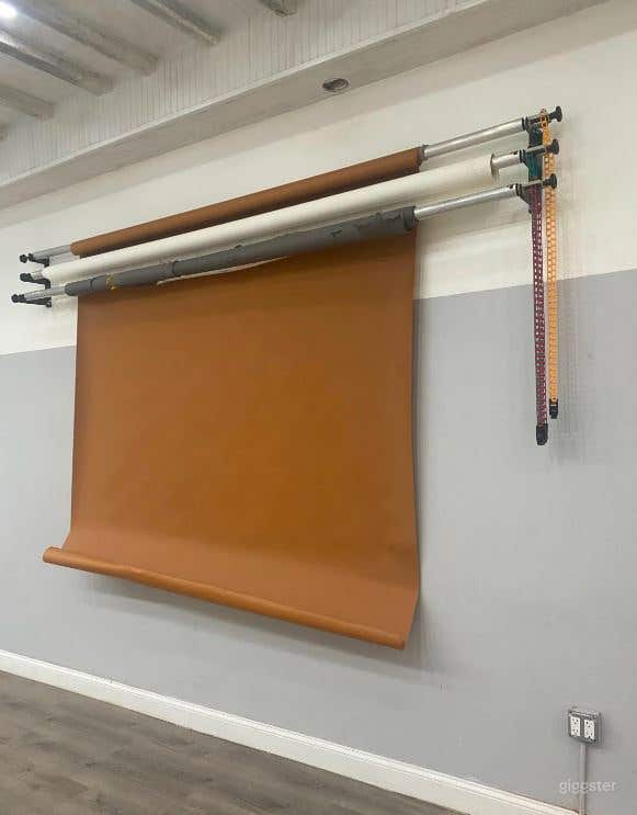 Event Venue with Outdoor Oasis Photo 4