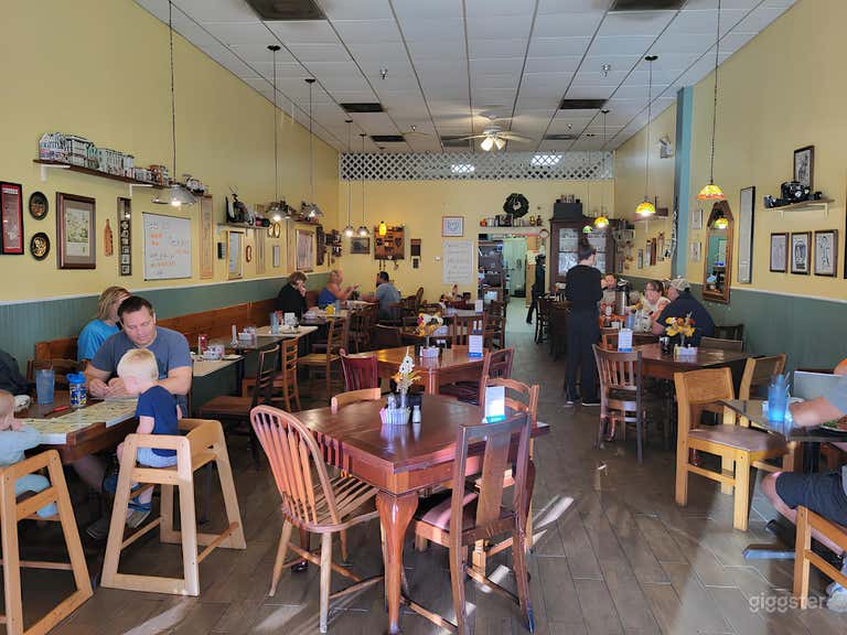  Comfy American Restaurant 