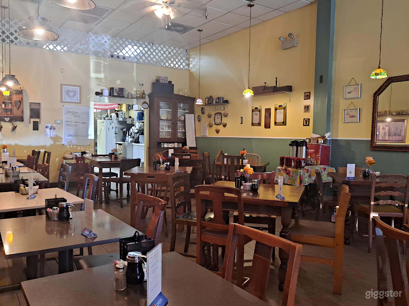 Comfy American Restaurant Photo 2